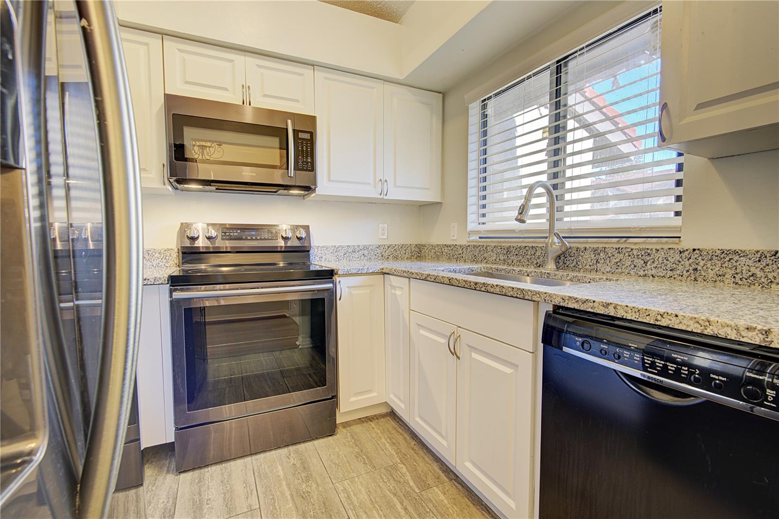 506 Club Dr Property Photo 6