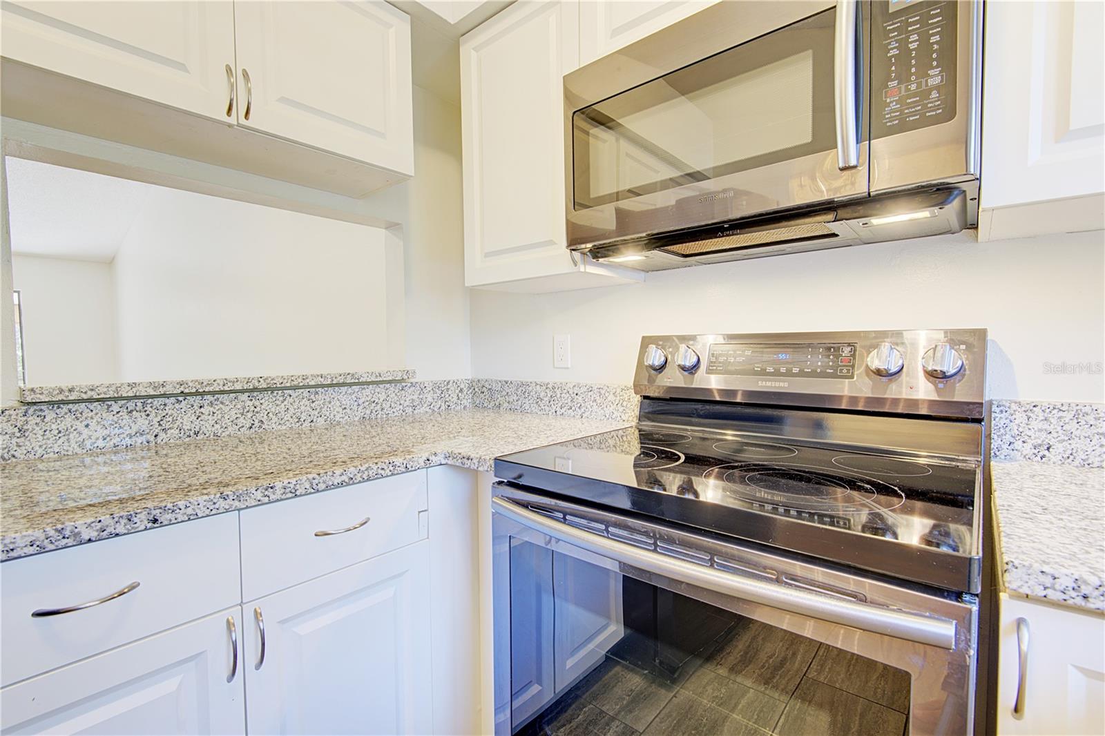 506 Club Dr Property Photo 7