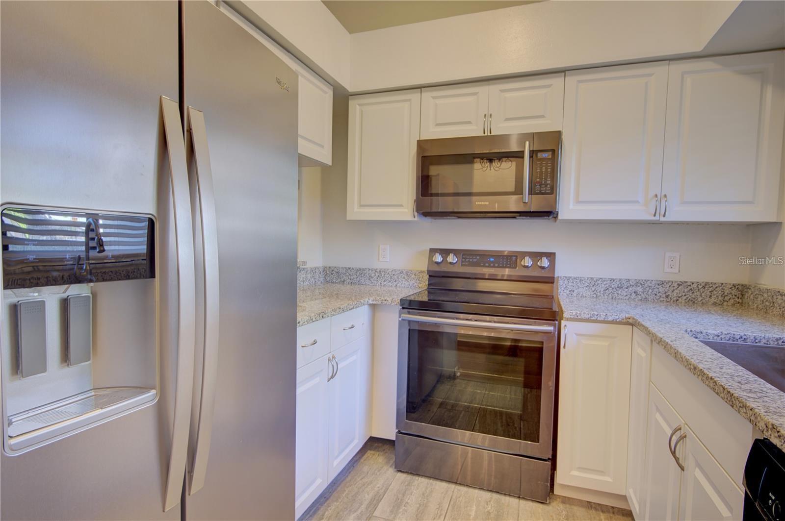506 Club Dr Property Photo 8