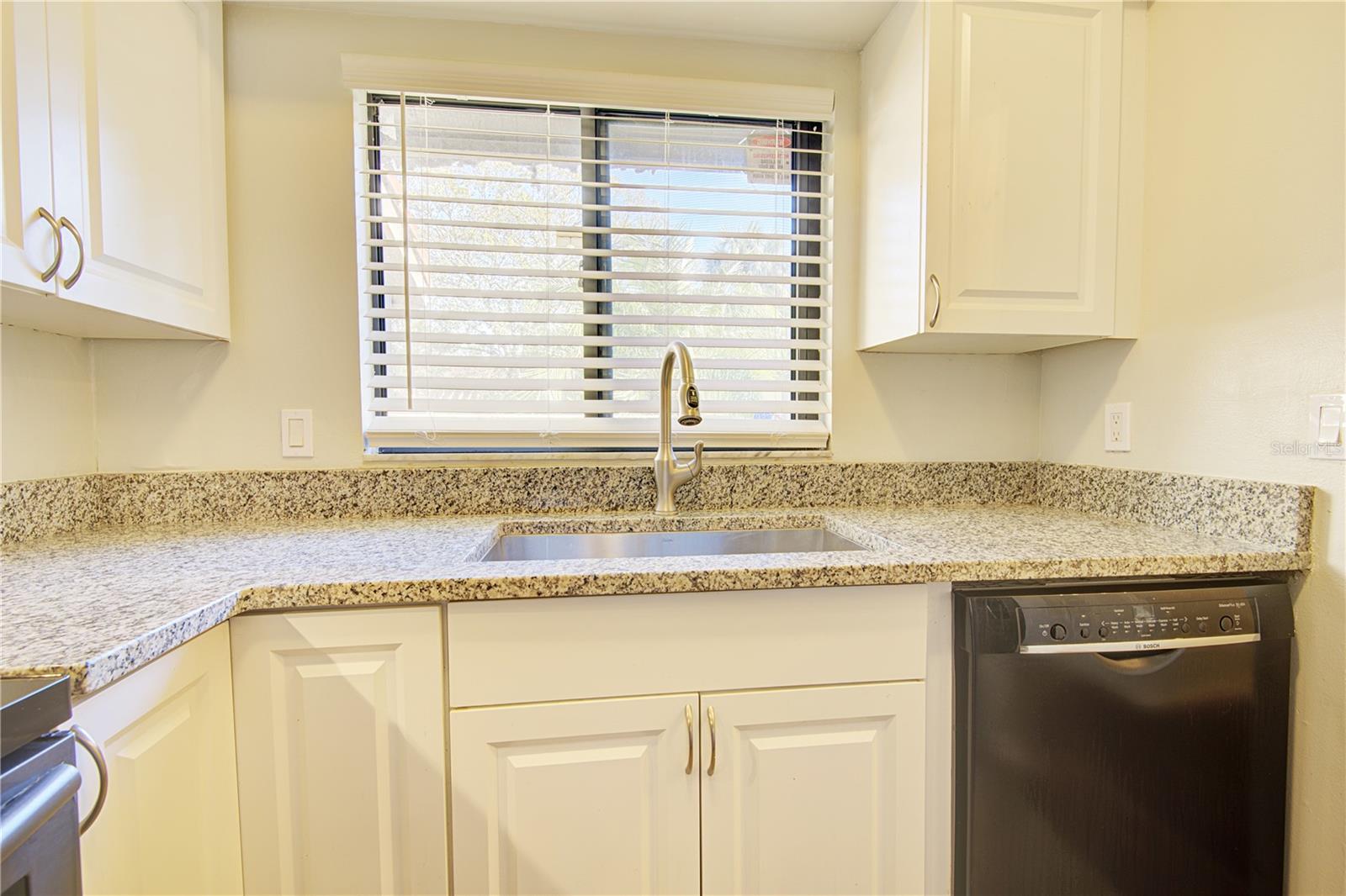 506 Club Dr Property Photo 10