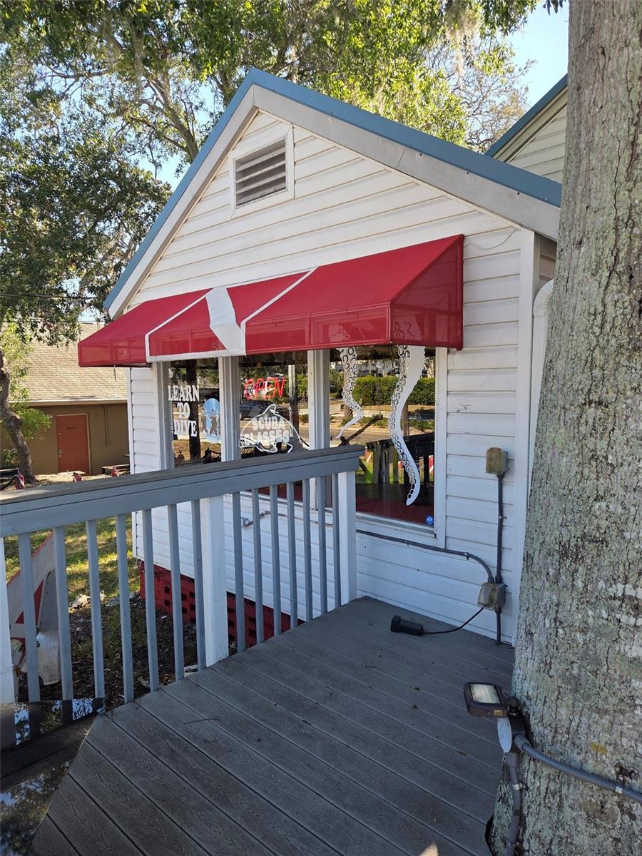 528 E Tarpon Ave Property Photo 1