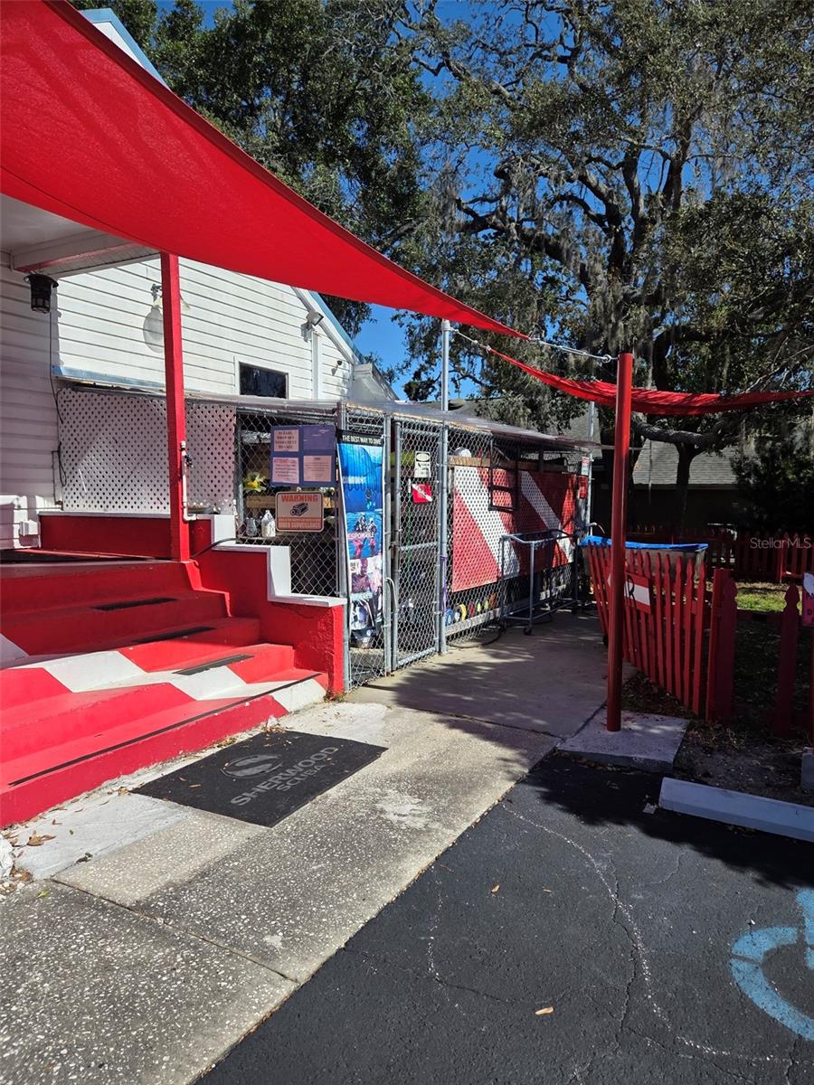 528 E Tarpon Ave Property Photo 2