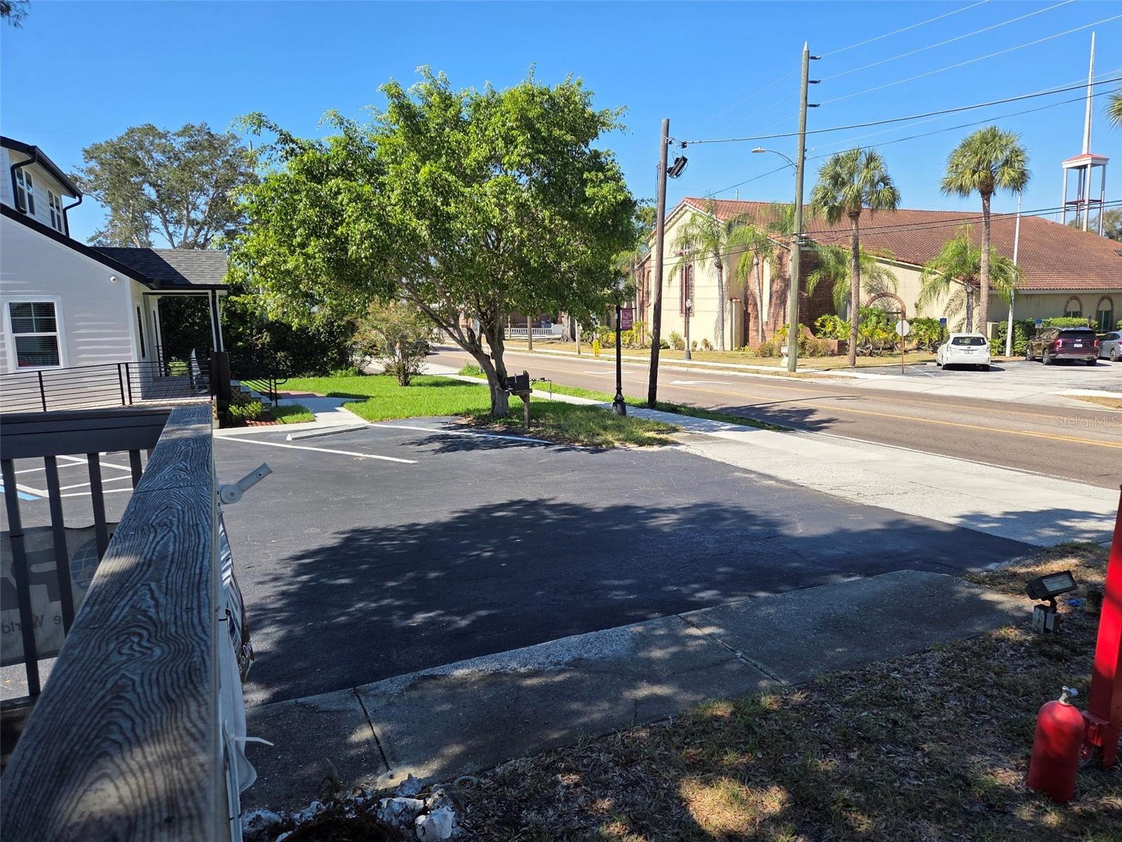 528 E Tarpon Ave Property Photo 5
