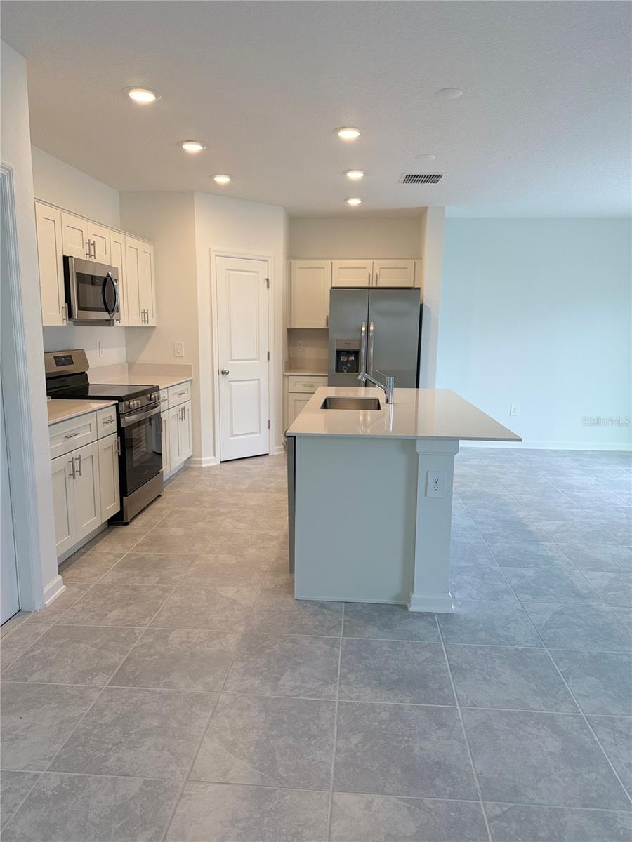 1326 Deepwater Cir Property Photo 6