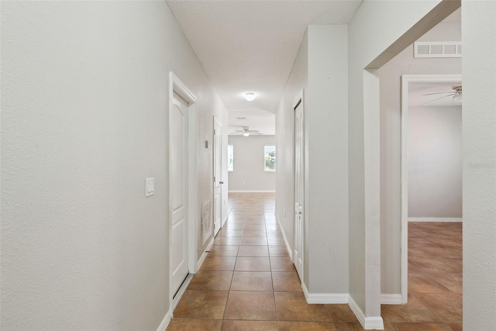 1038 Suffragette Cir Property Photo 3