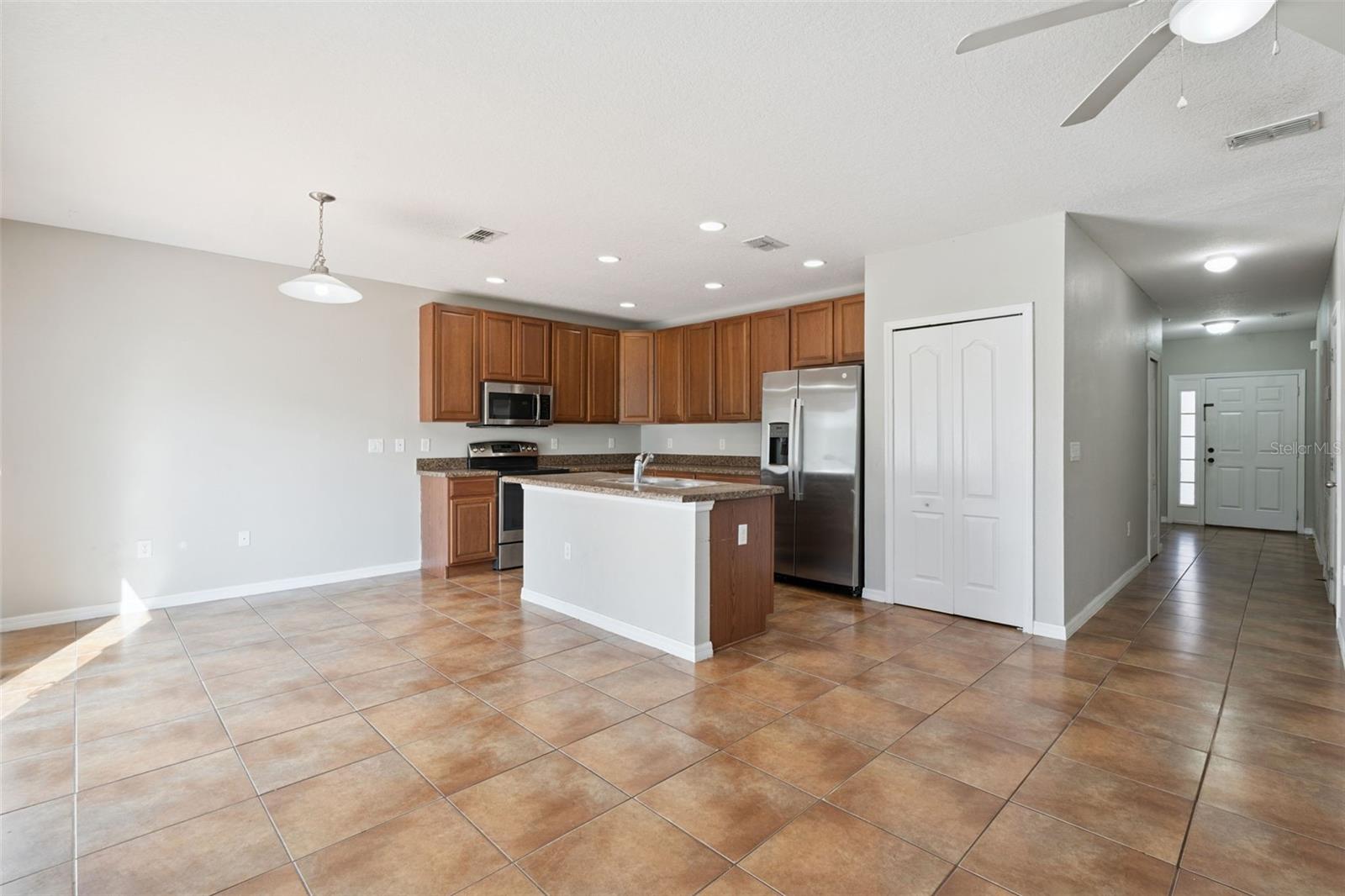 1038 Suffragette Cir Property Photo 4
