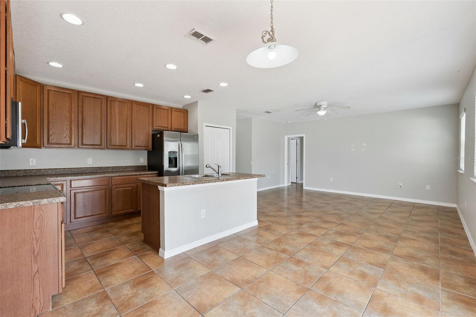 1038 Suffragette Cir Property Photo 5