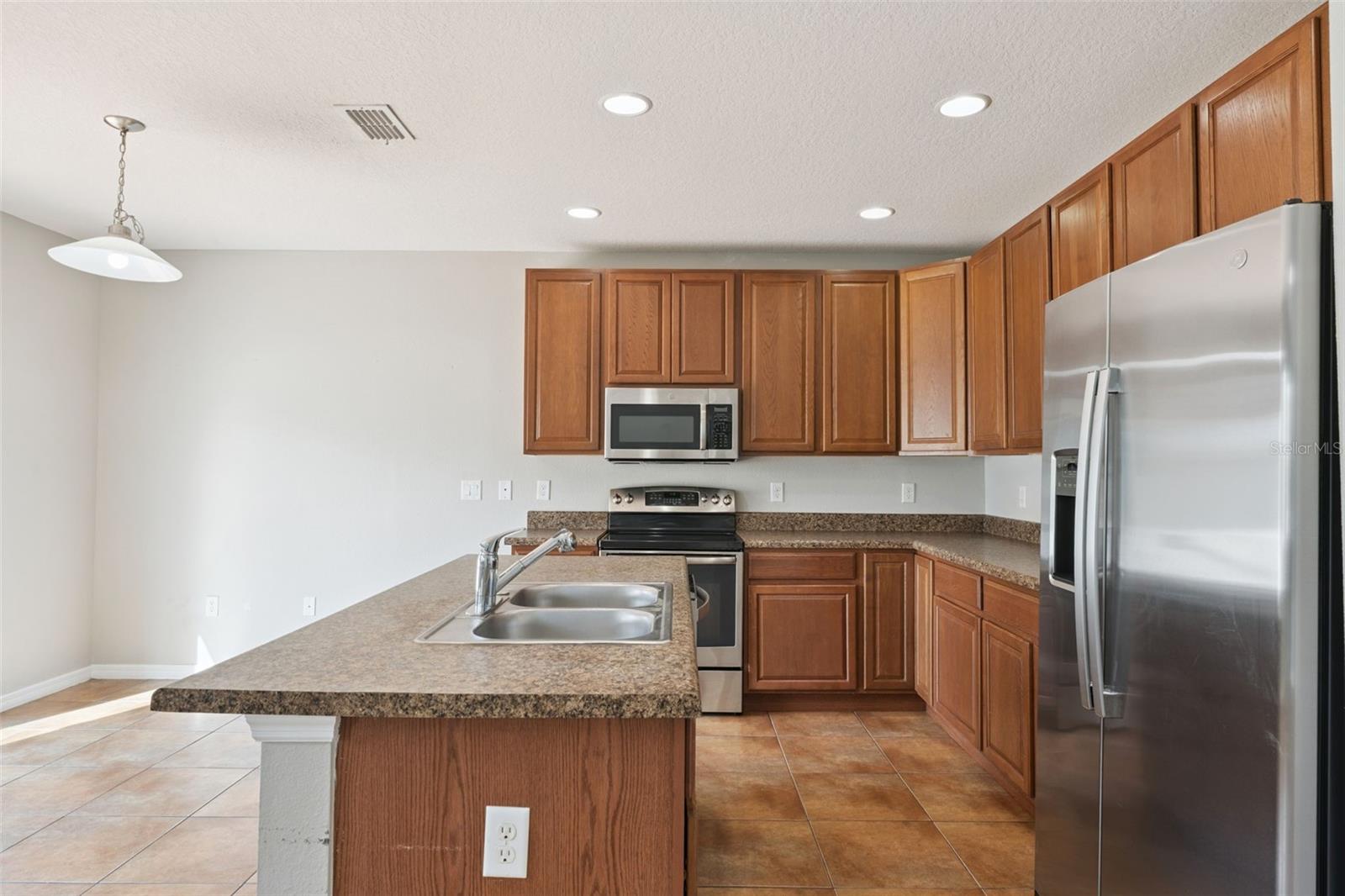 1038 Suffragette Cir Property Photo 7