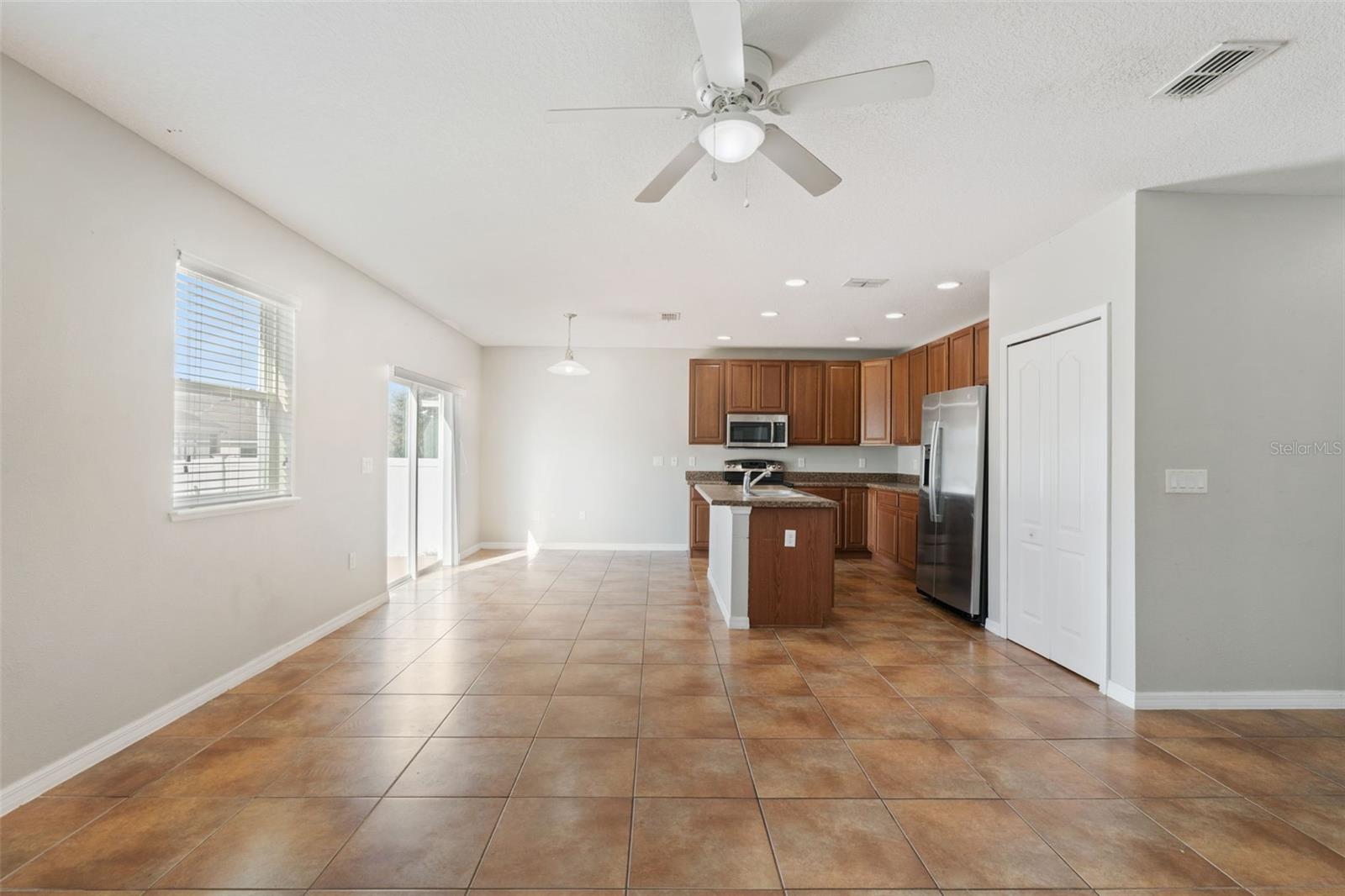 1038 Suffragette Cir Property Photo 9