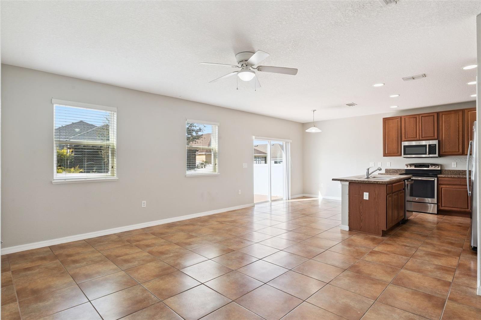 1038 Suffragette Cir Property Photo 10