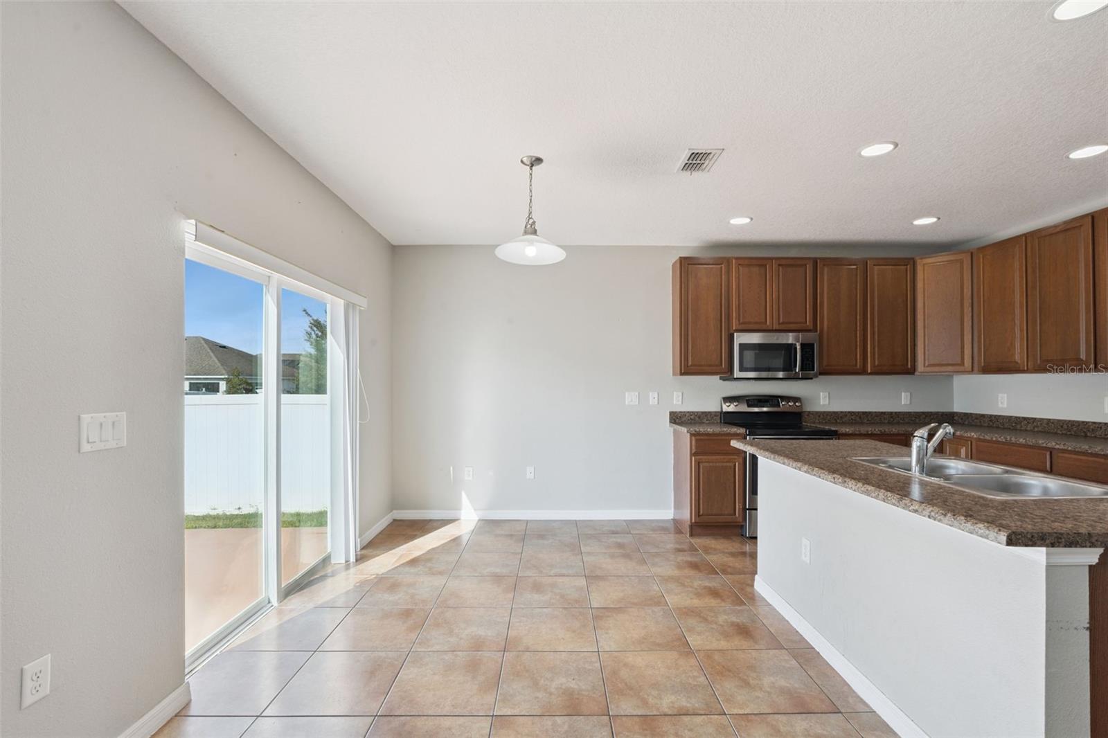 1038 Suffragette Cir Property Photo 12