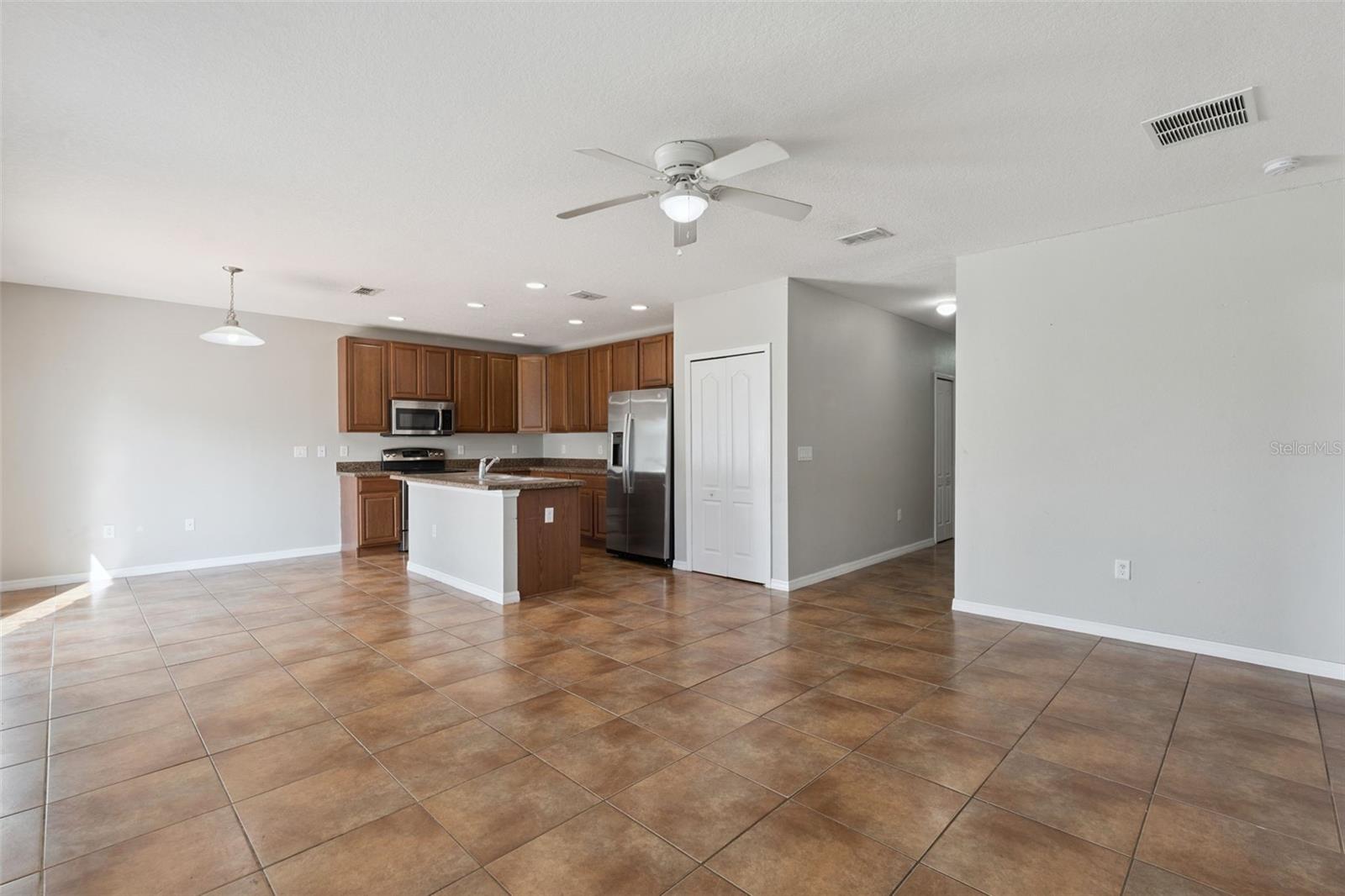 1038 Suffragette Cir Property Photo 13