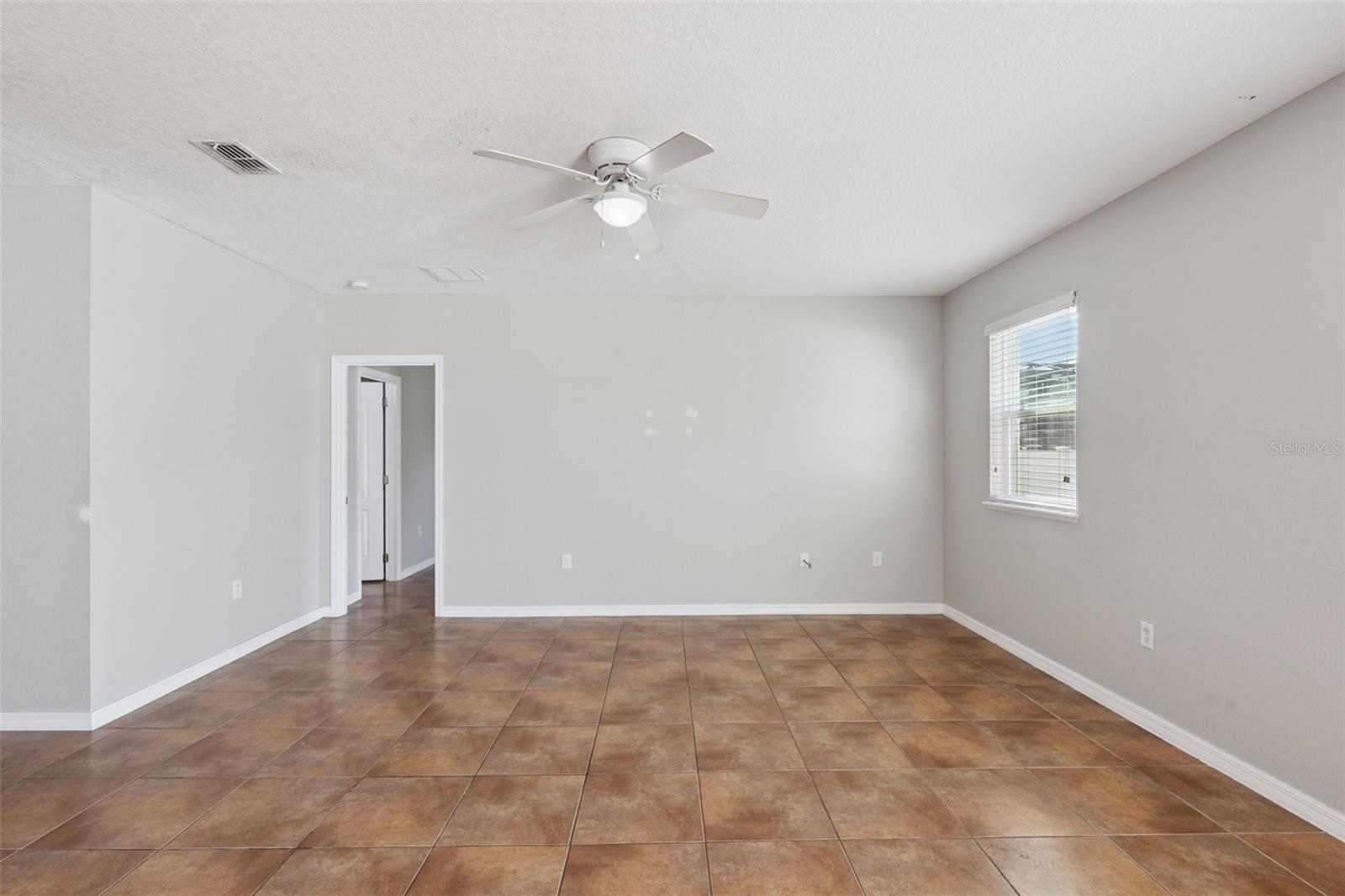 1038 Suffragette Cir Property Photo 19