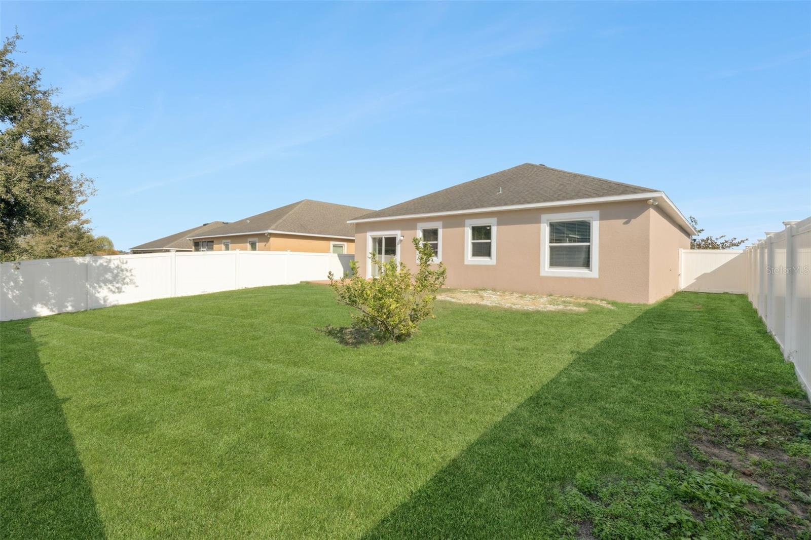 1038 Suffragette Cir Property Photo 31