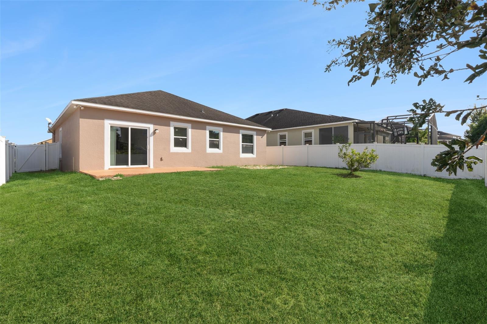 1038 Suffragette Cir Property Photo 32