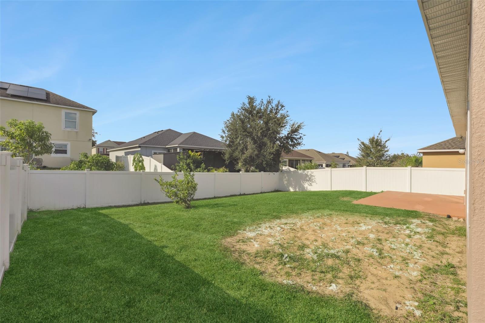 1038 Suffragette Cir Property Photo 33