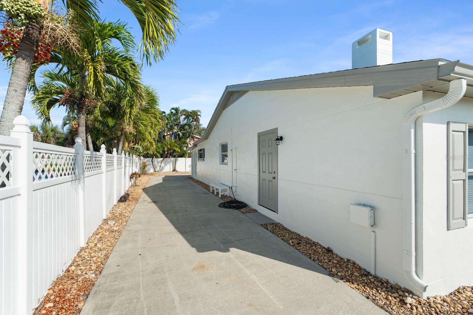 107 4th St Property Photo 3