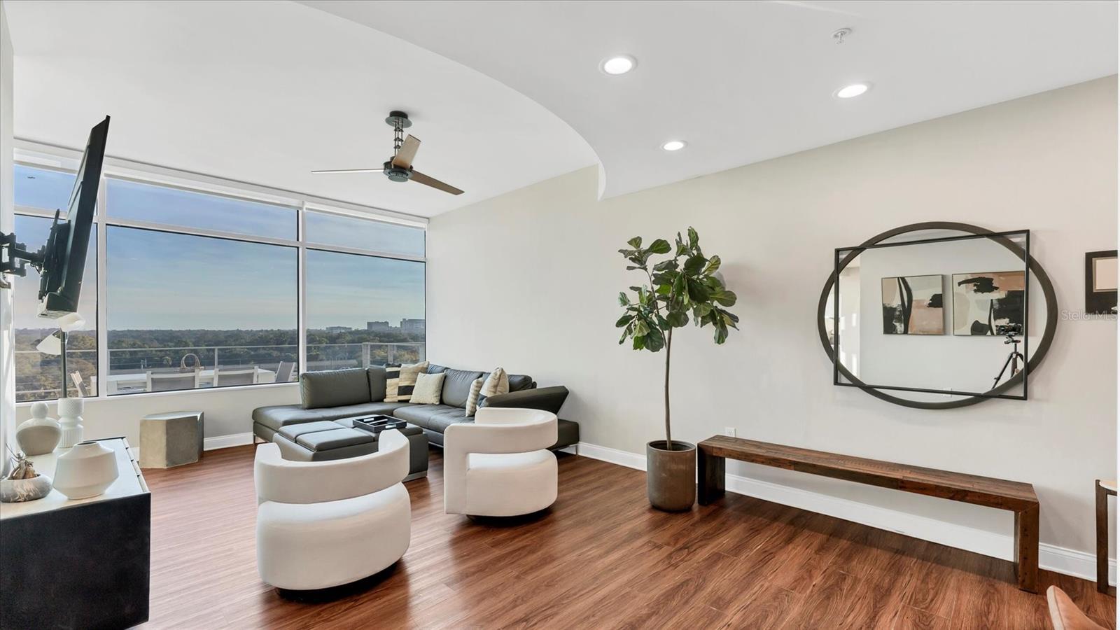 525 E Jackson St #p3 Property Photo 8