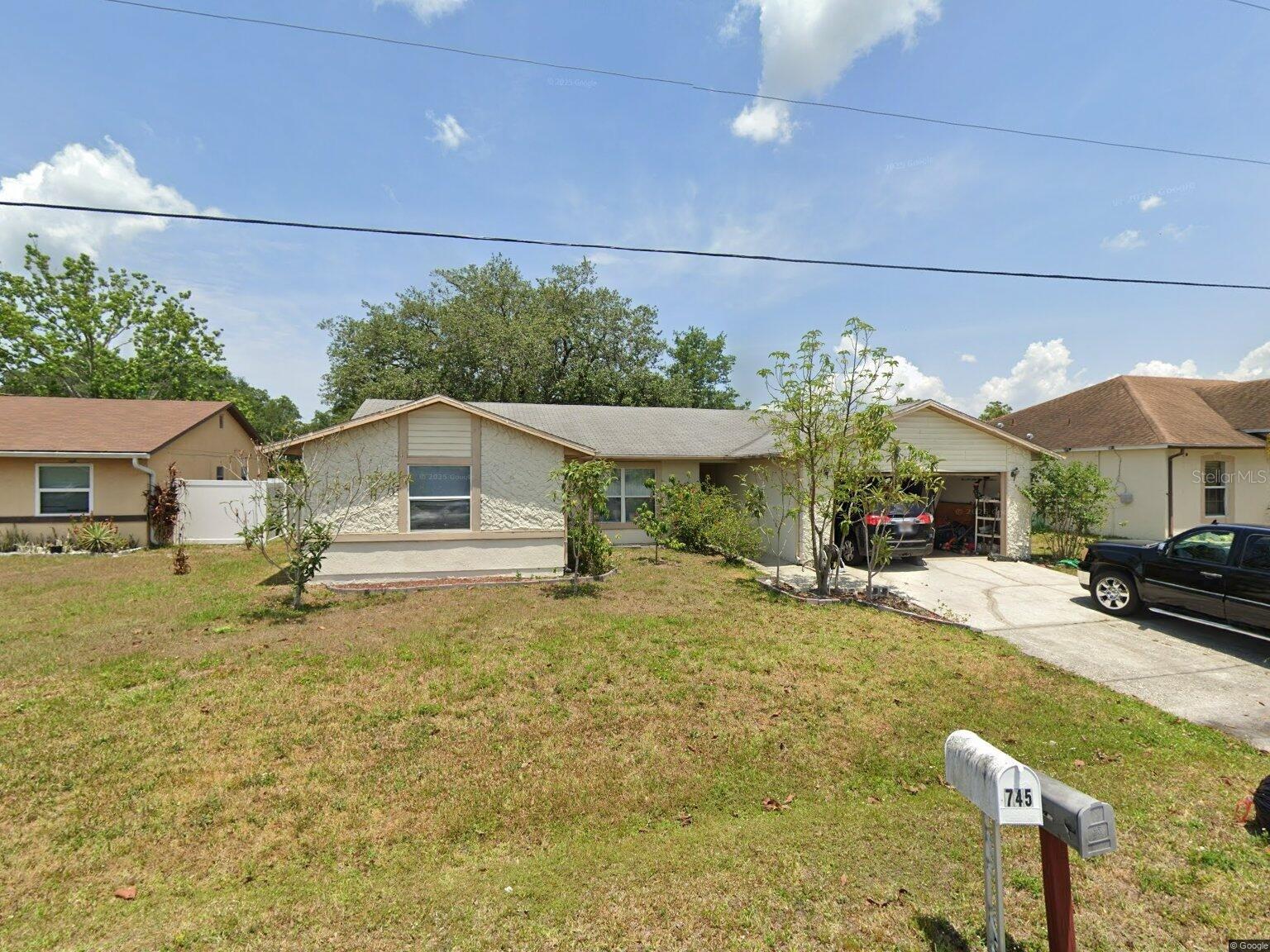 746 Maderia Ct Property Photo