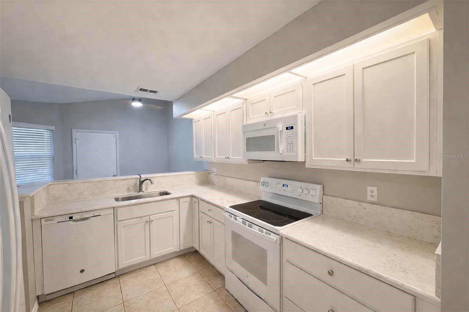 626 Red Oak Cir #110 Property Photo 8