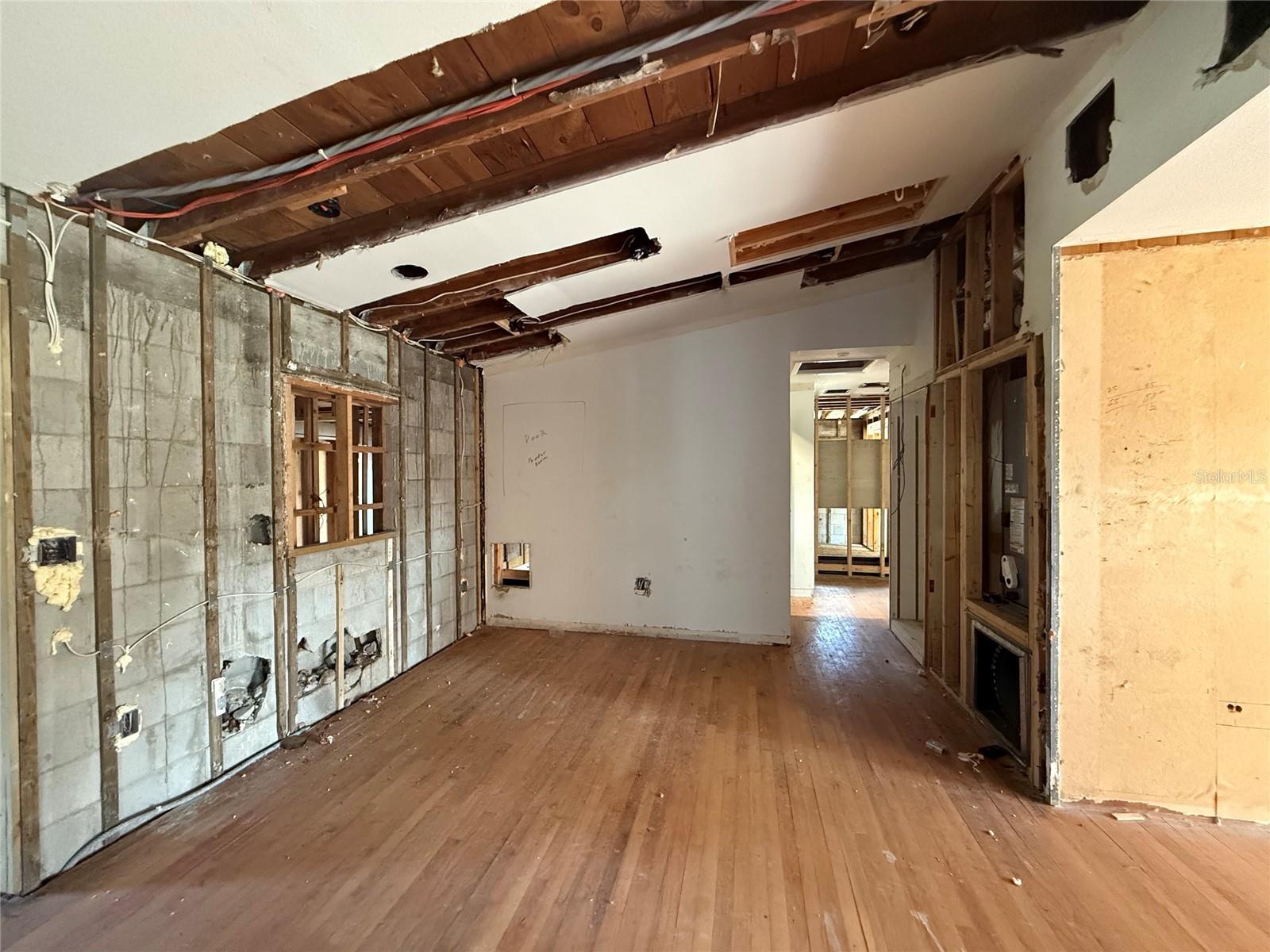 1015 S Palm Ave Property Photo 3