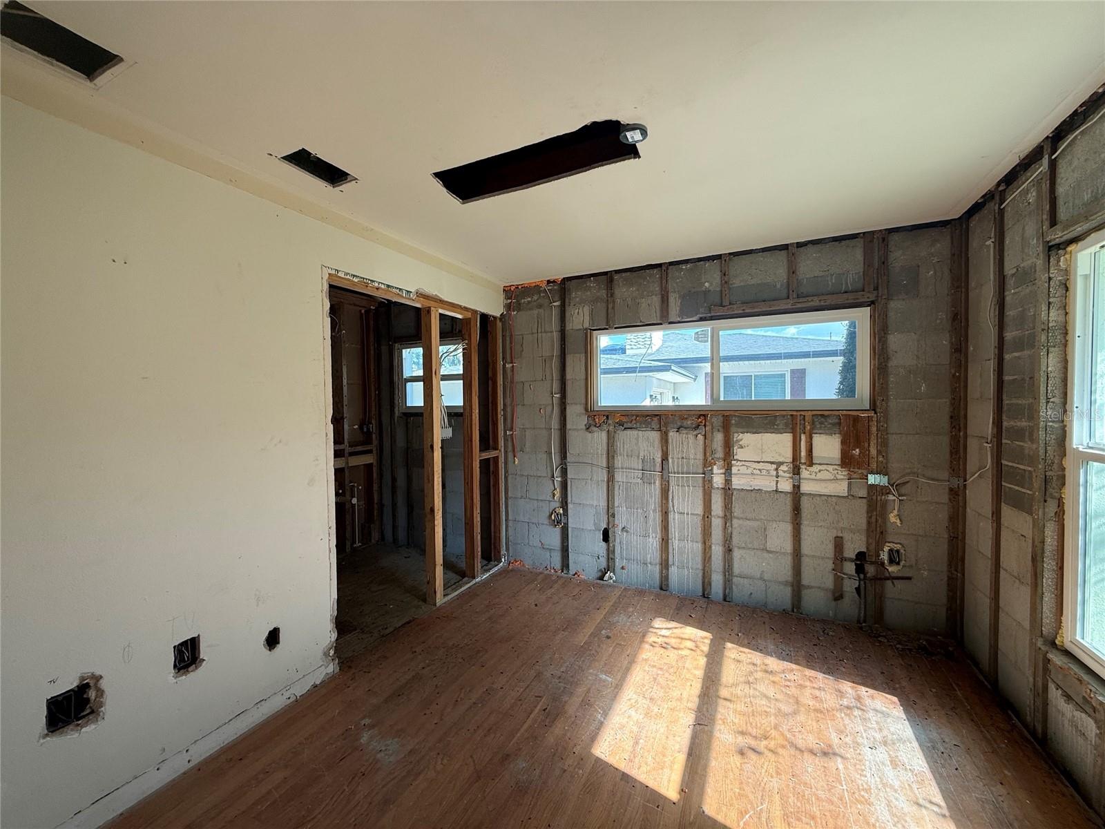 1015 S Palm Ave Property Photo 8