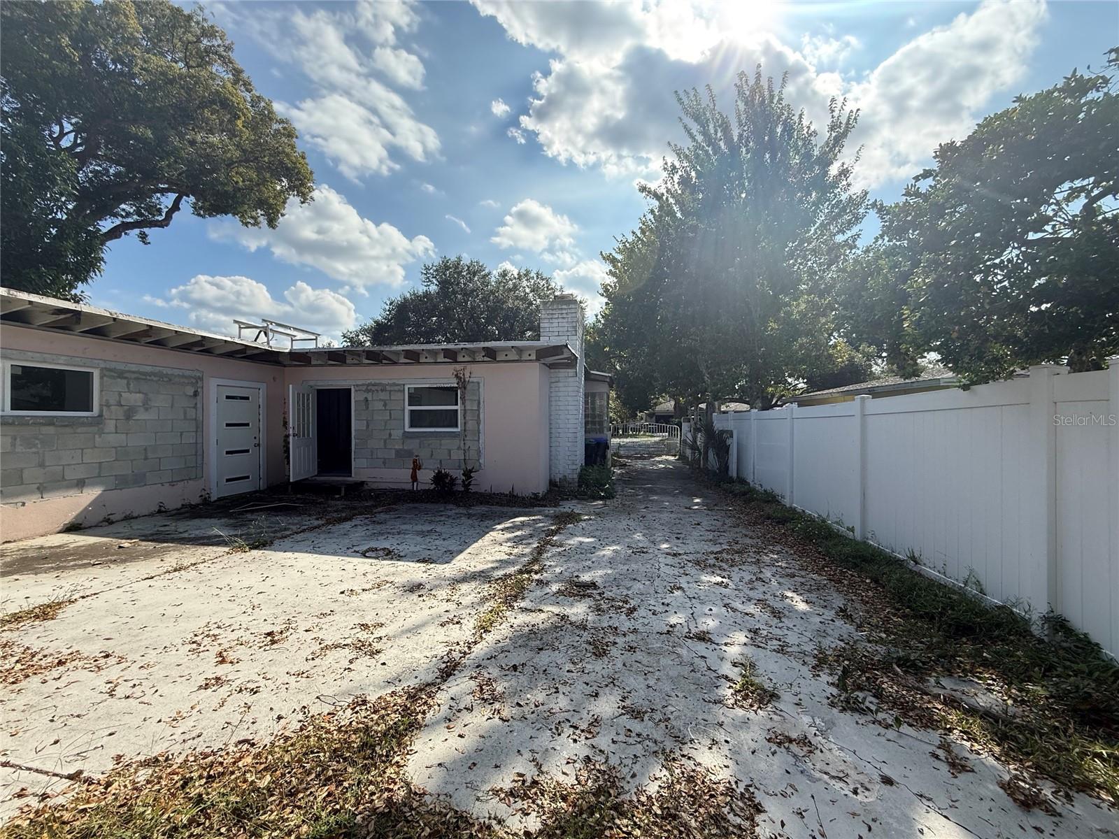 1015 S Palm Ave Property Photo 17