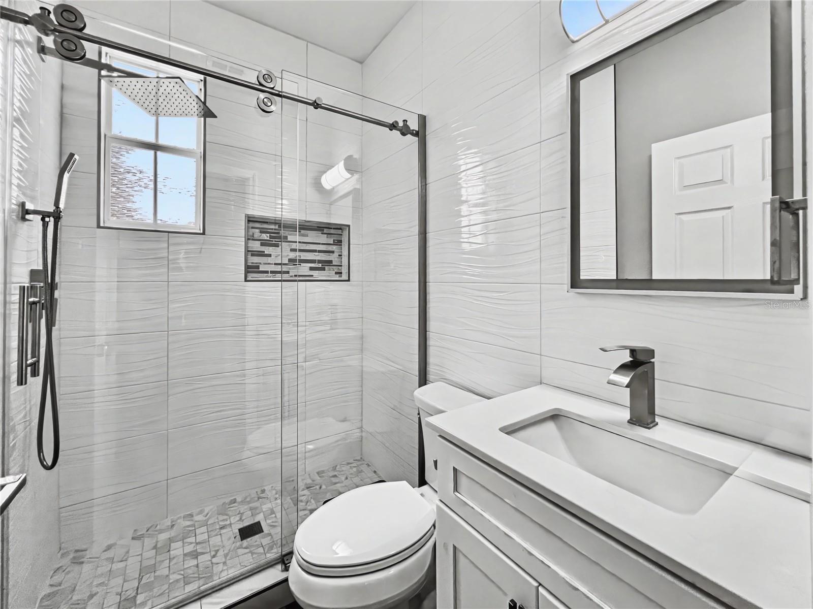 839 Lake Evalyn Dr Property Photo 5