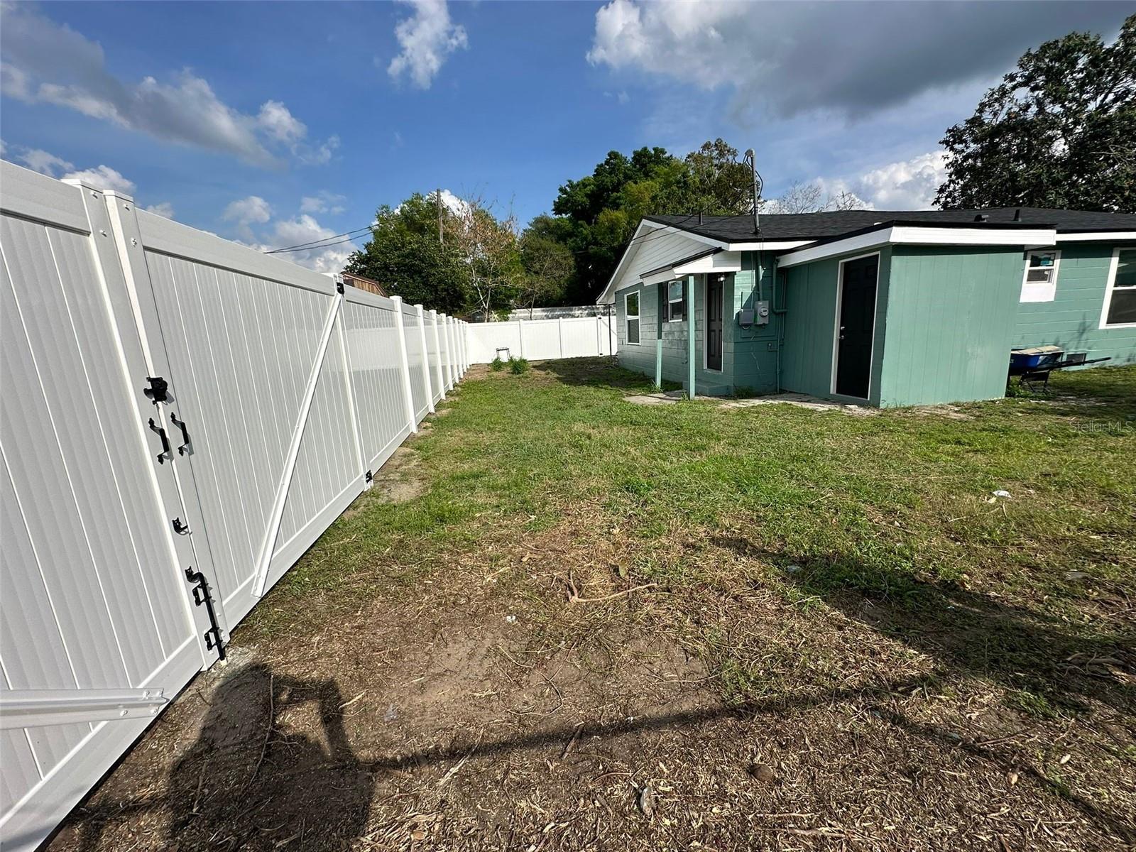 2015 1/2 Laurel St Property Photo 3