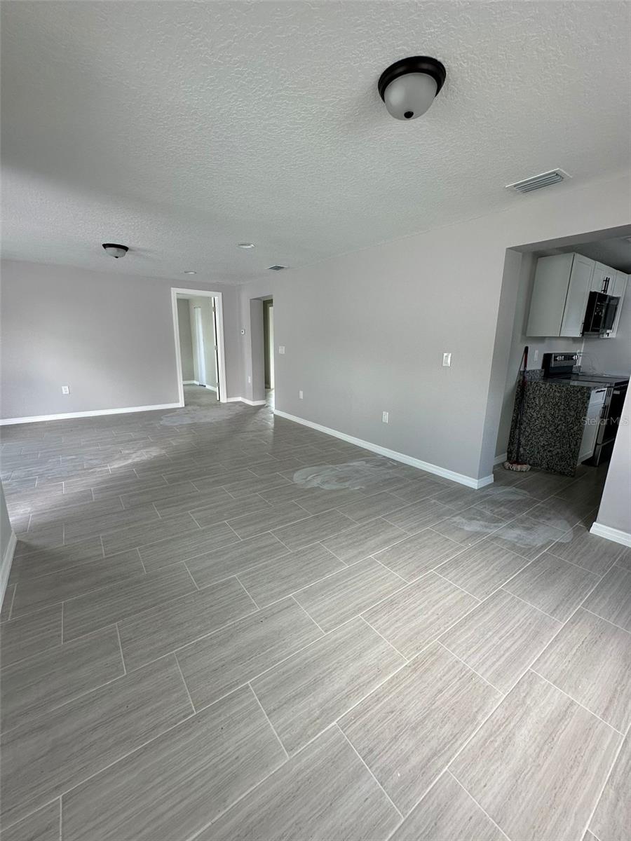 2015 1/2 Laurel St Property Photo 6