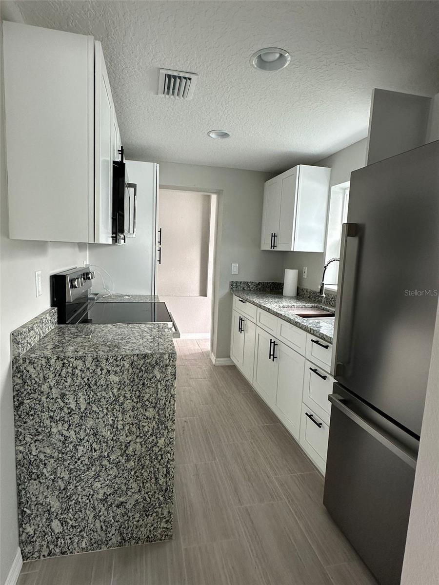 2015 1/2 Laurel St Property Photo 8