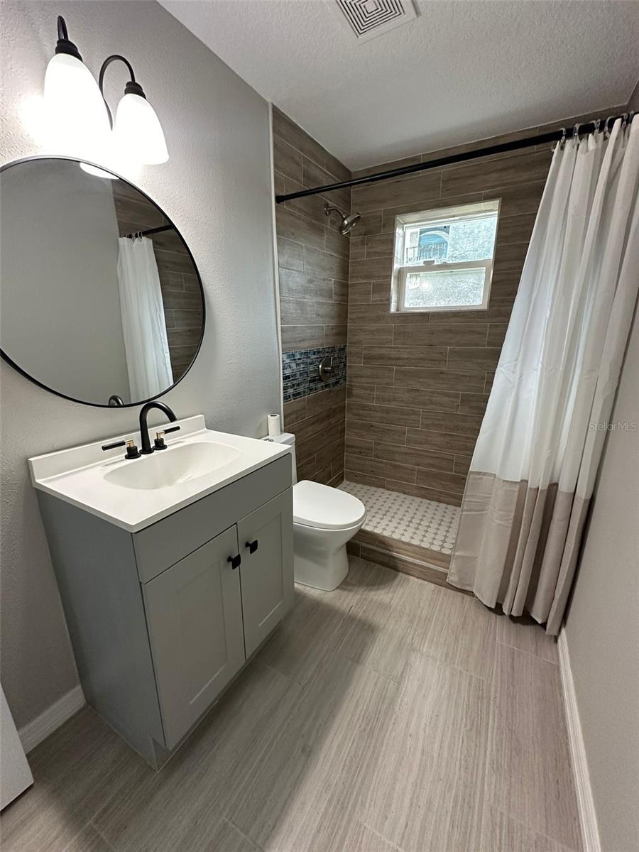 2015 1/2 Laurel St Property Photo 12