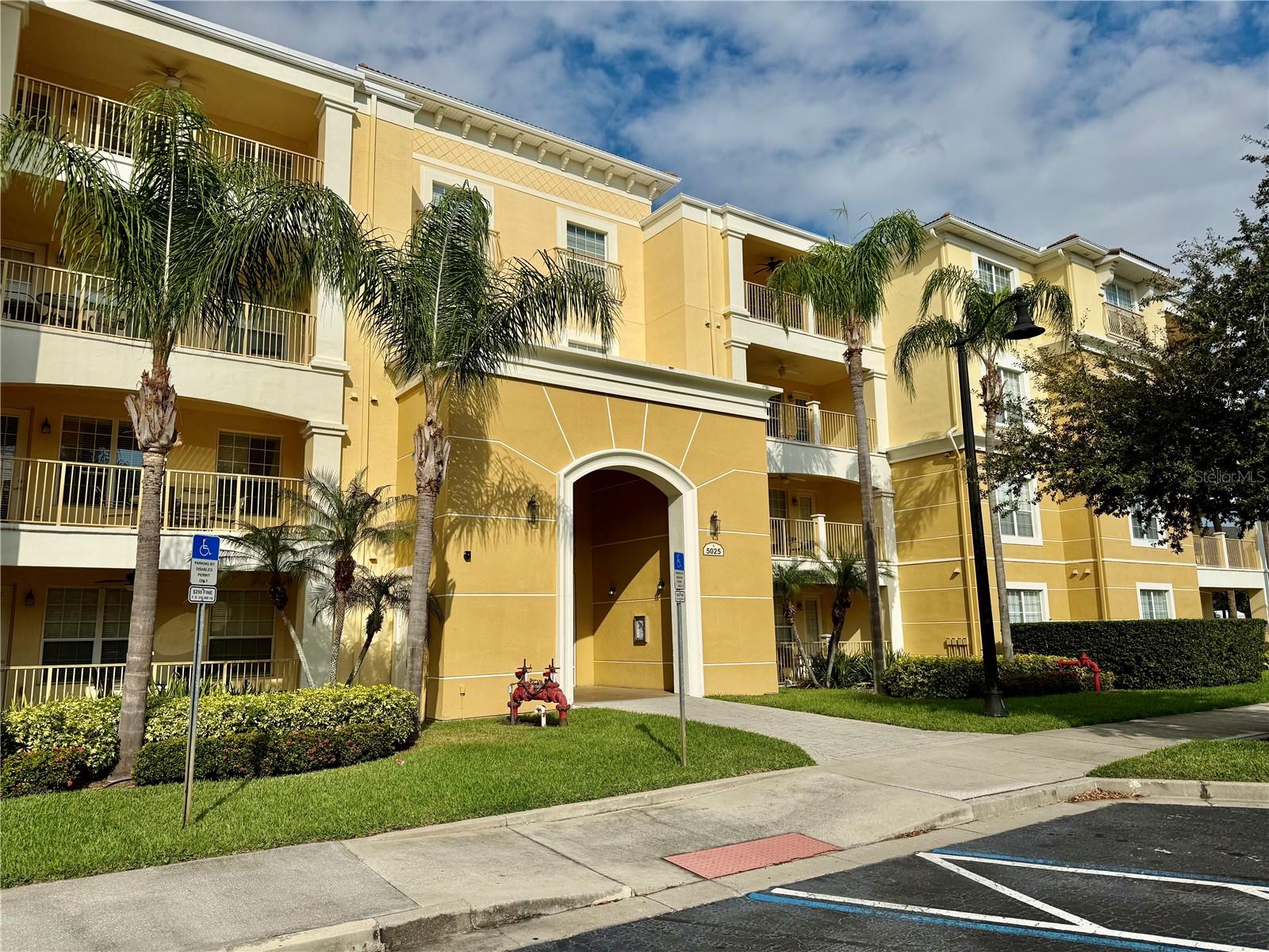 5025 SHOREWAY LOOP #105 Property Photo 1