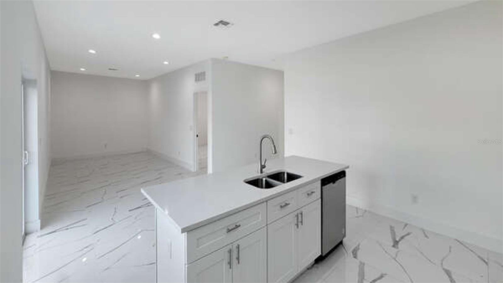 27 W 8th St Property Photo 13