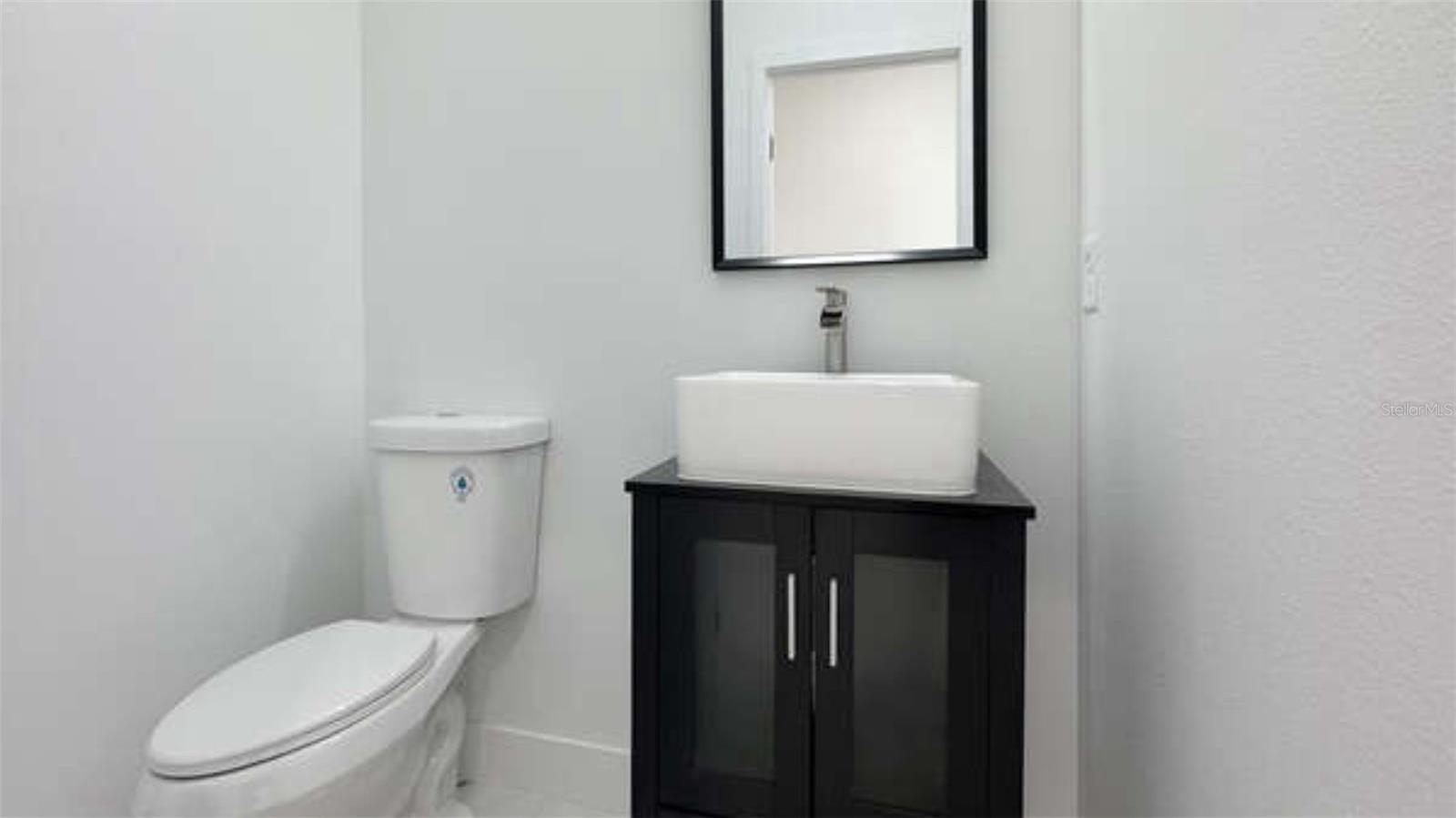 27 W 8th St Property Photo 15