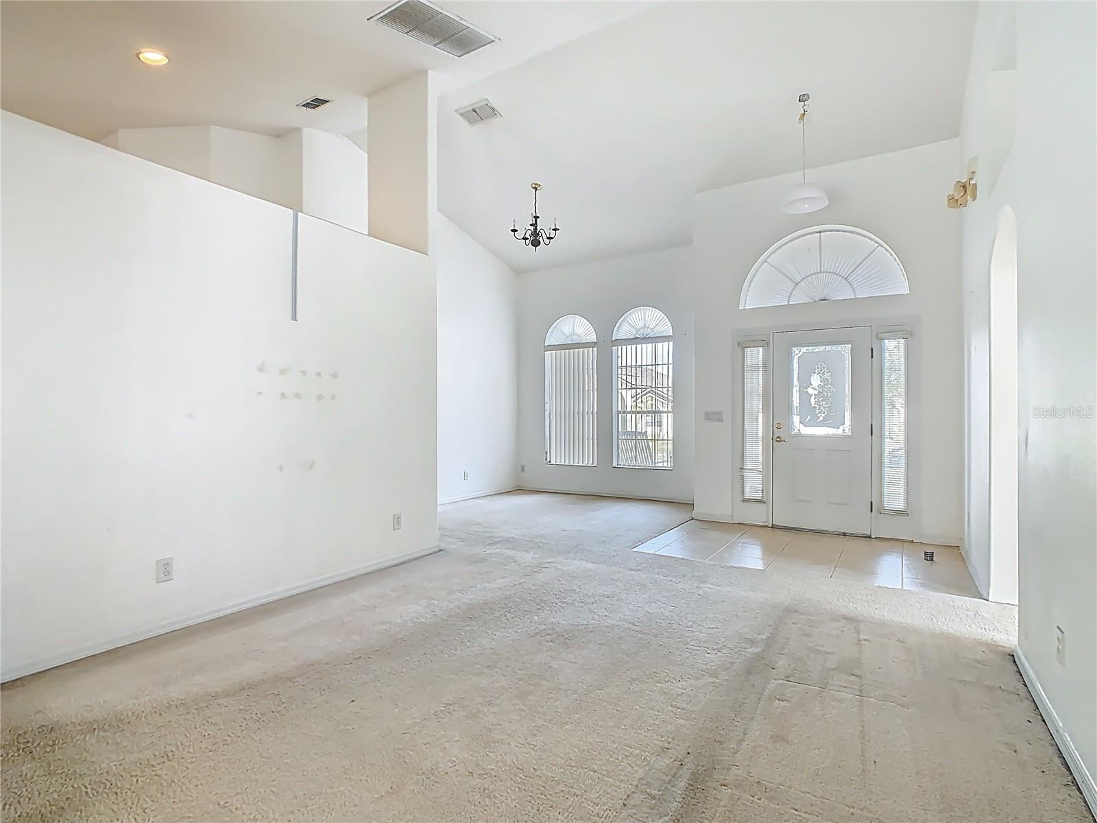 15825 Robin Hill Loop Property Photo 6