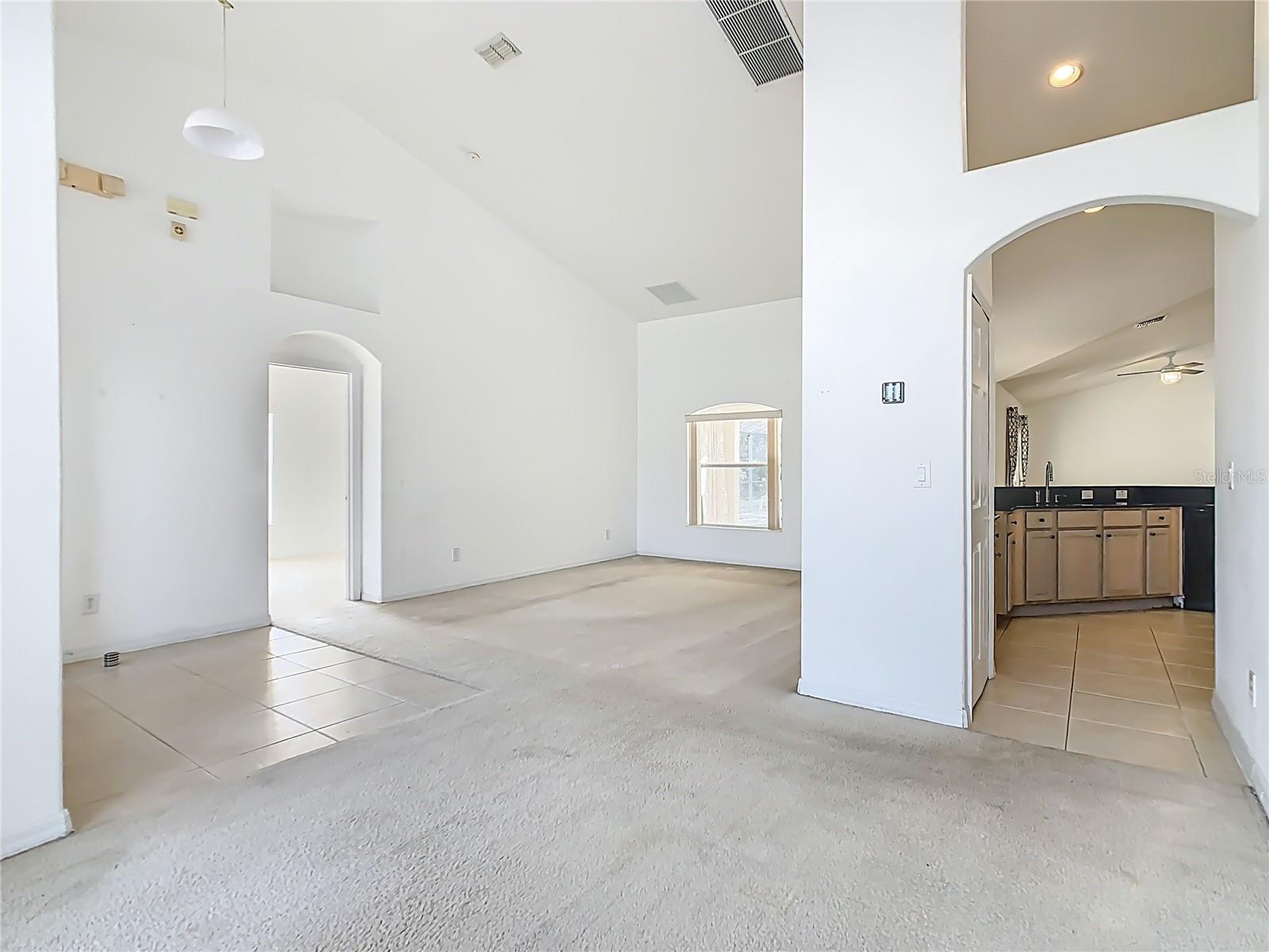 15825 Robin Hill Loop Property Photo 7