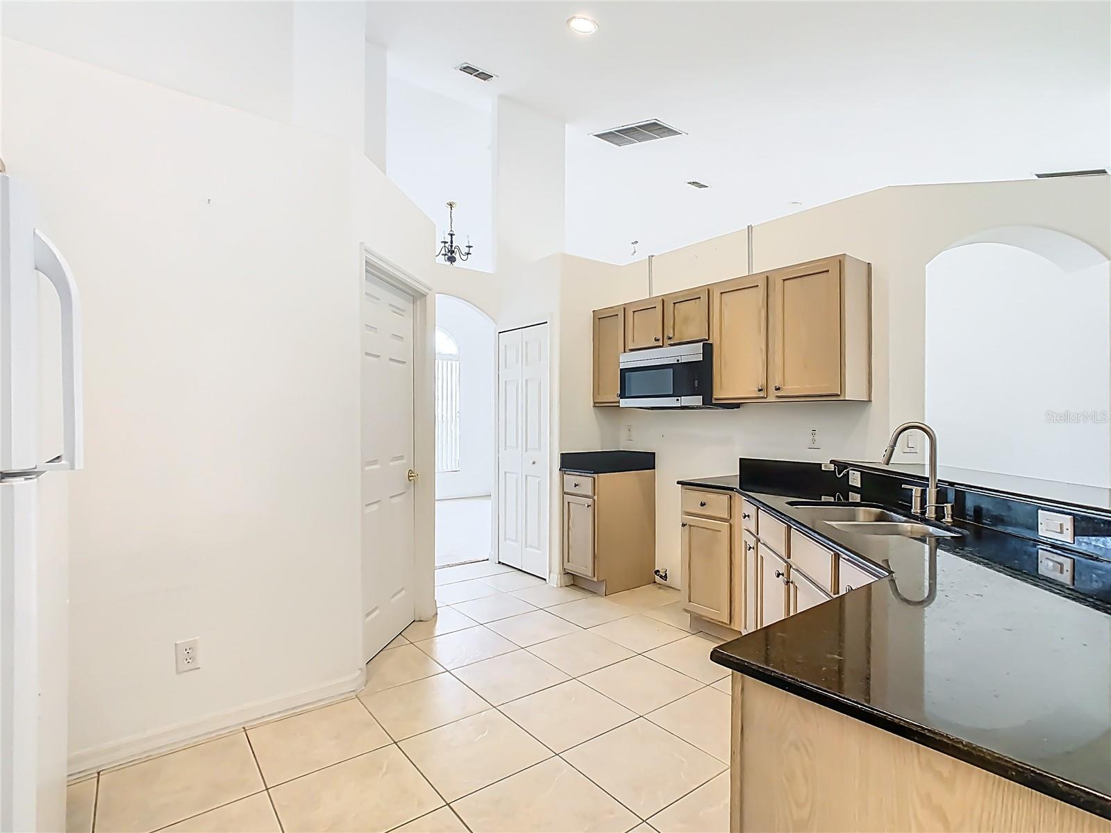 15825 Robin Hill Loop Property Photo 8