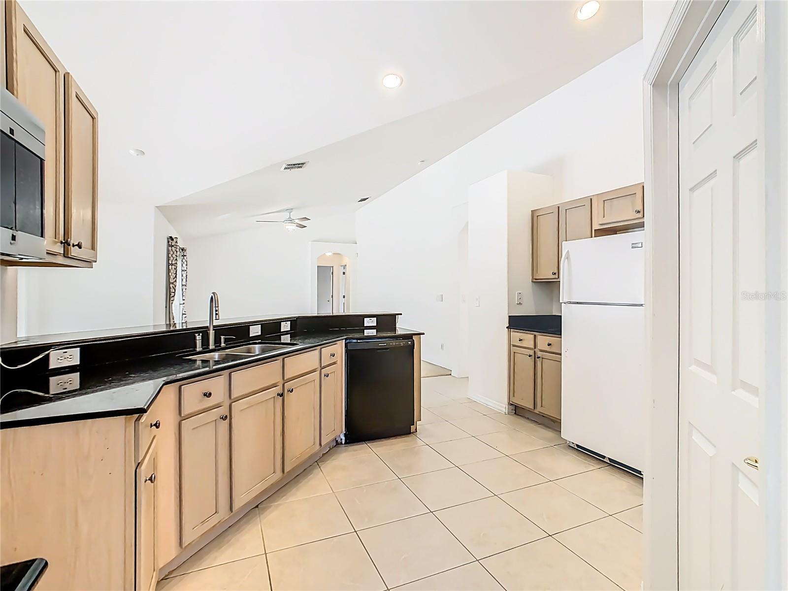 15825 Robin Hill Loop Property Photo 9