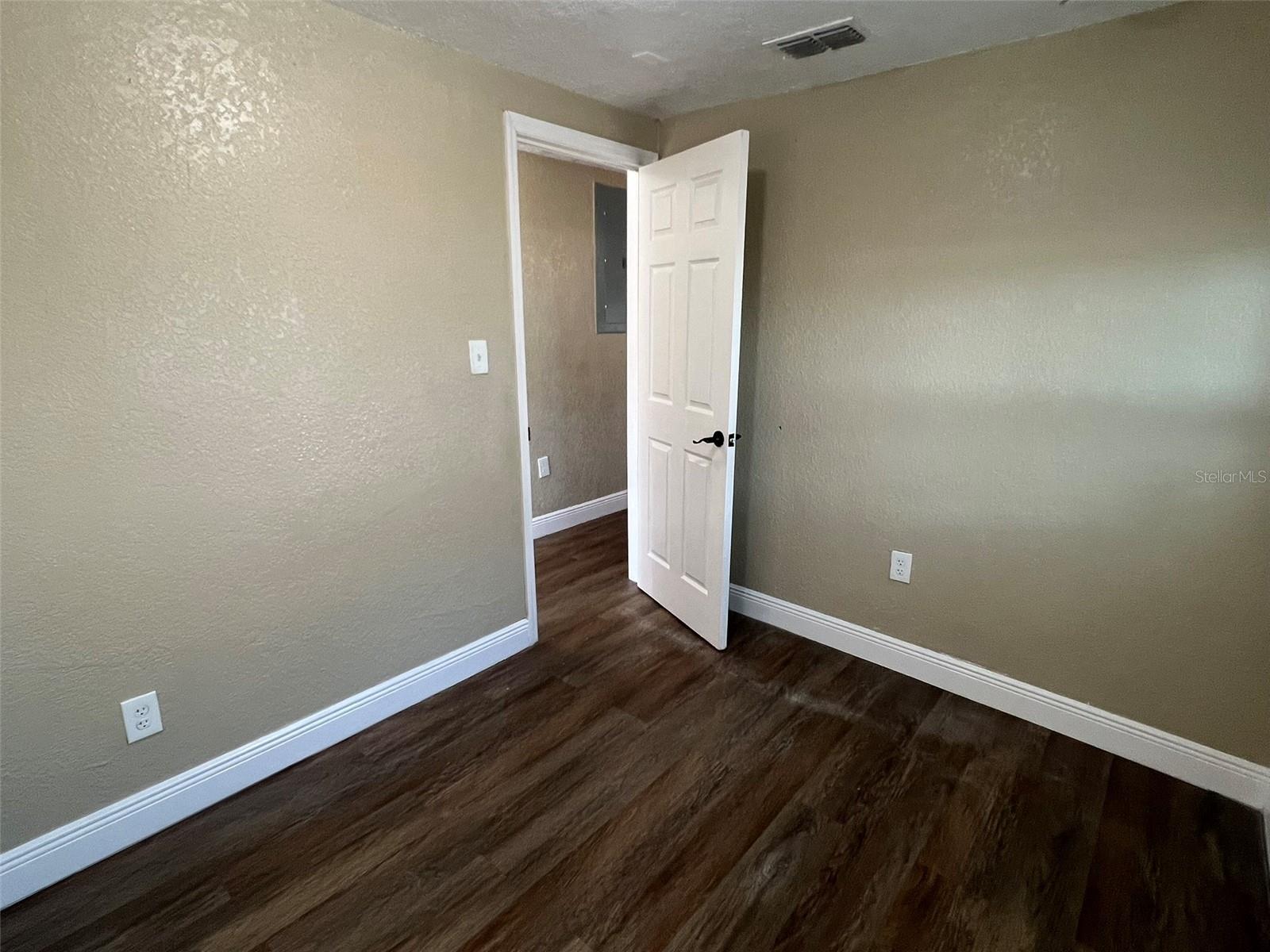 1307 W Kaley Ave Property Photo 3