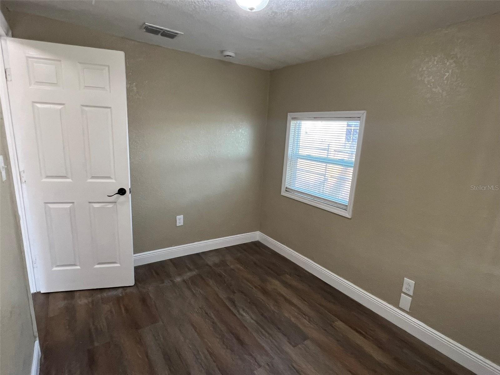 1307 W Kaley Ave Property Photo 4