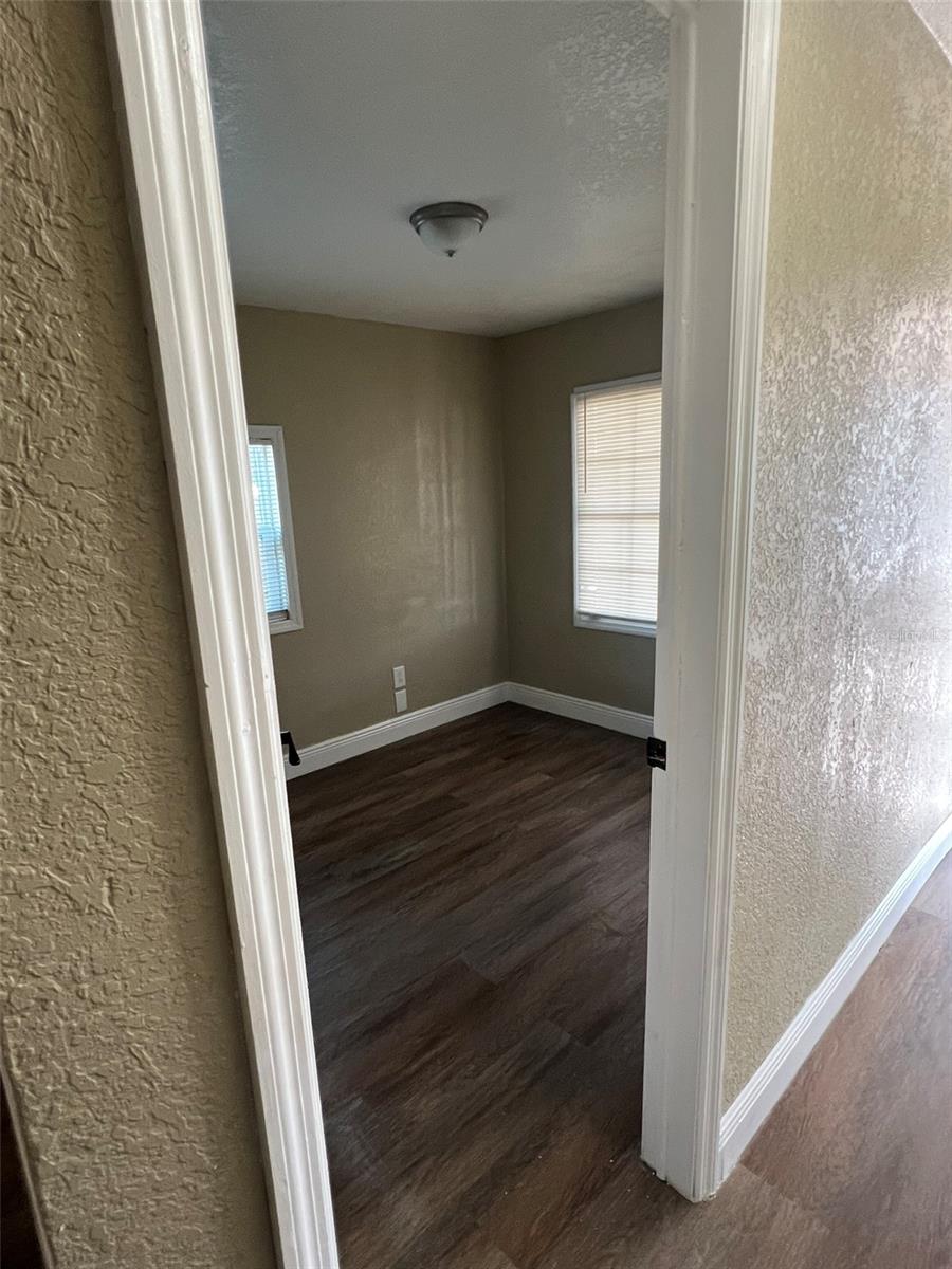 1307 W Kaley Ave Property Photo 5