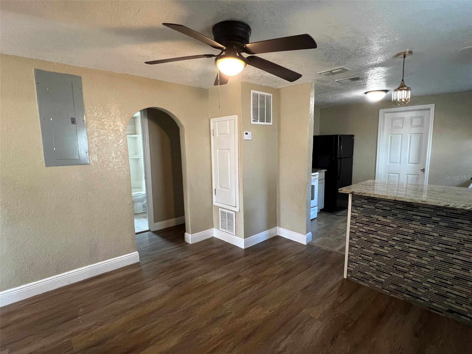1307 W Kaley Ave Property Photo 6