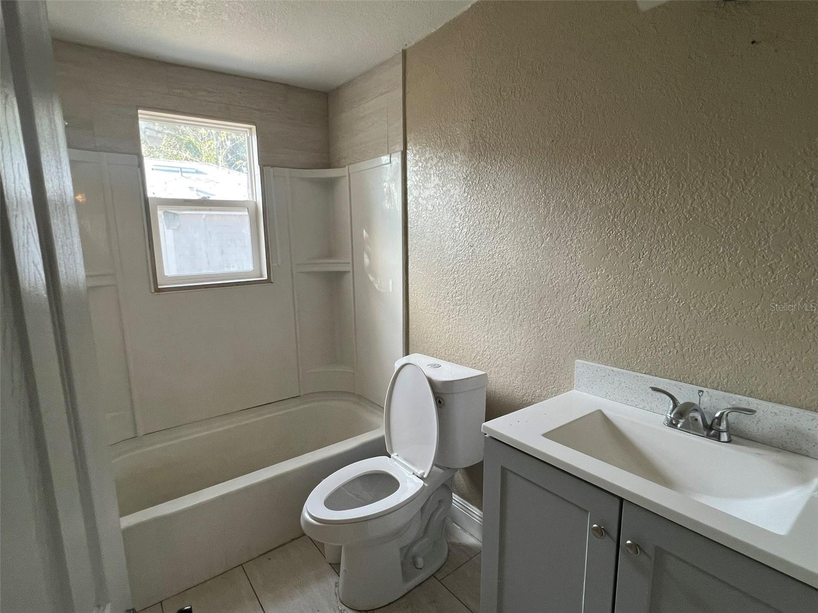 1307 W Kaley Ave Property Photo 7