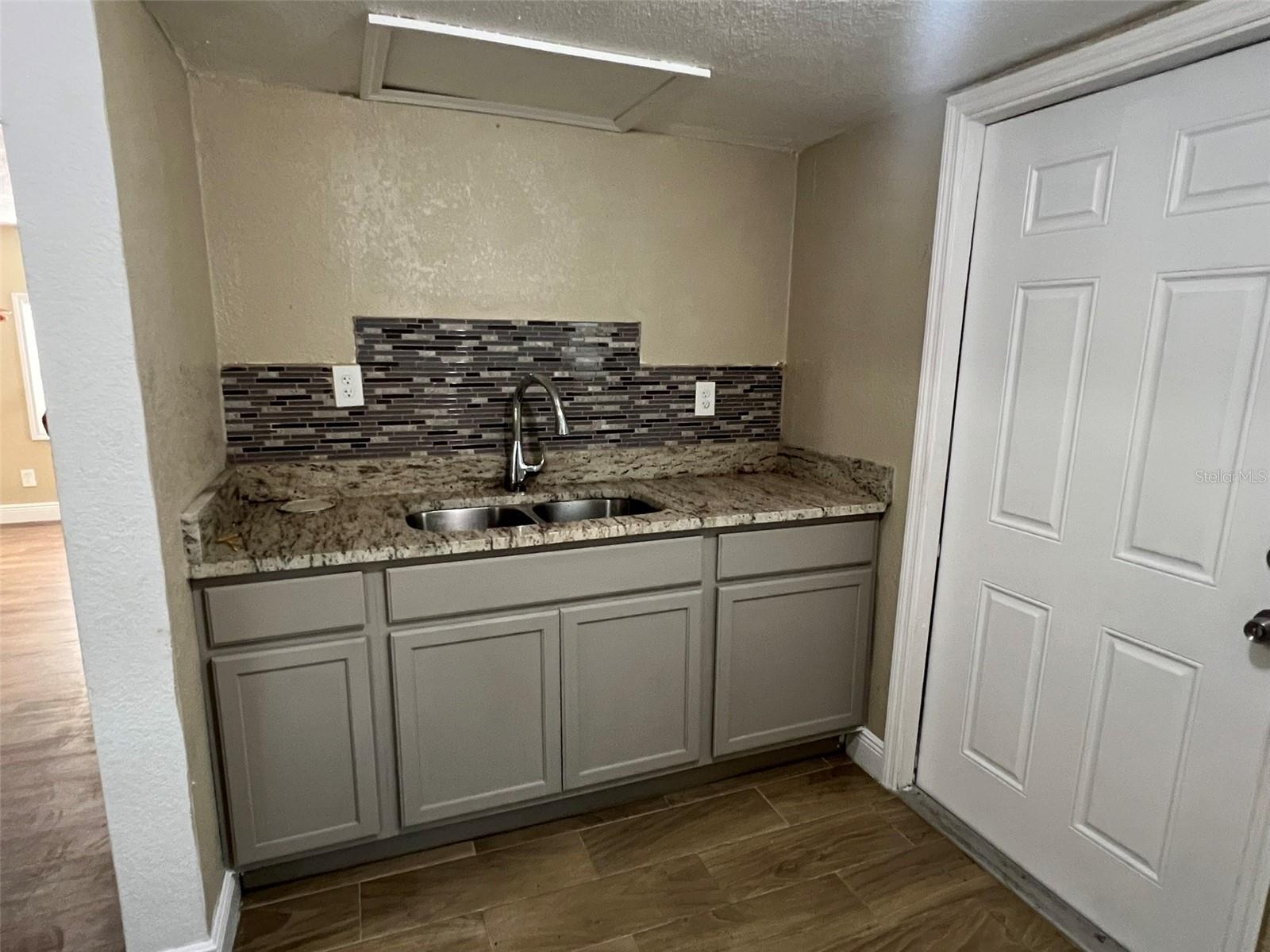 1307 W Kaley Ave Property Photo 9