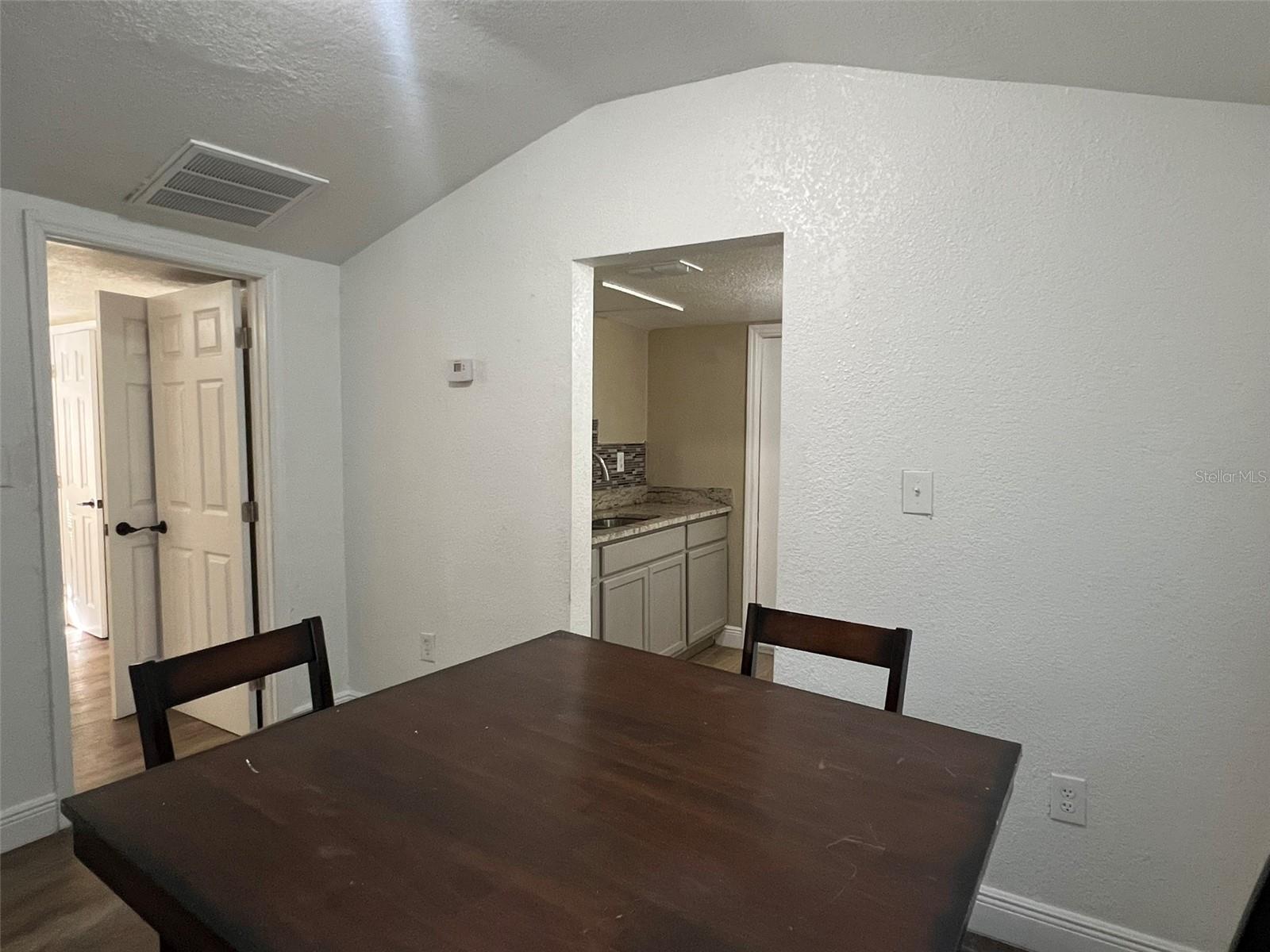 1307 W Kaley Ave Property Photo 10