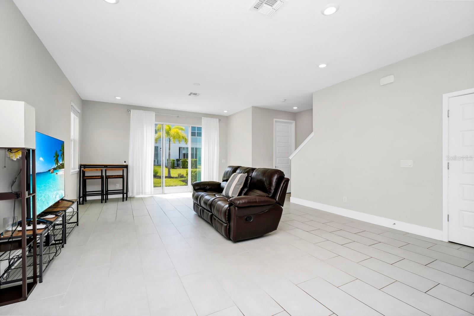 743 Driving Range Ct Property Photo 6