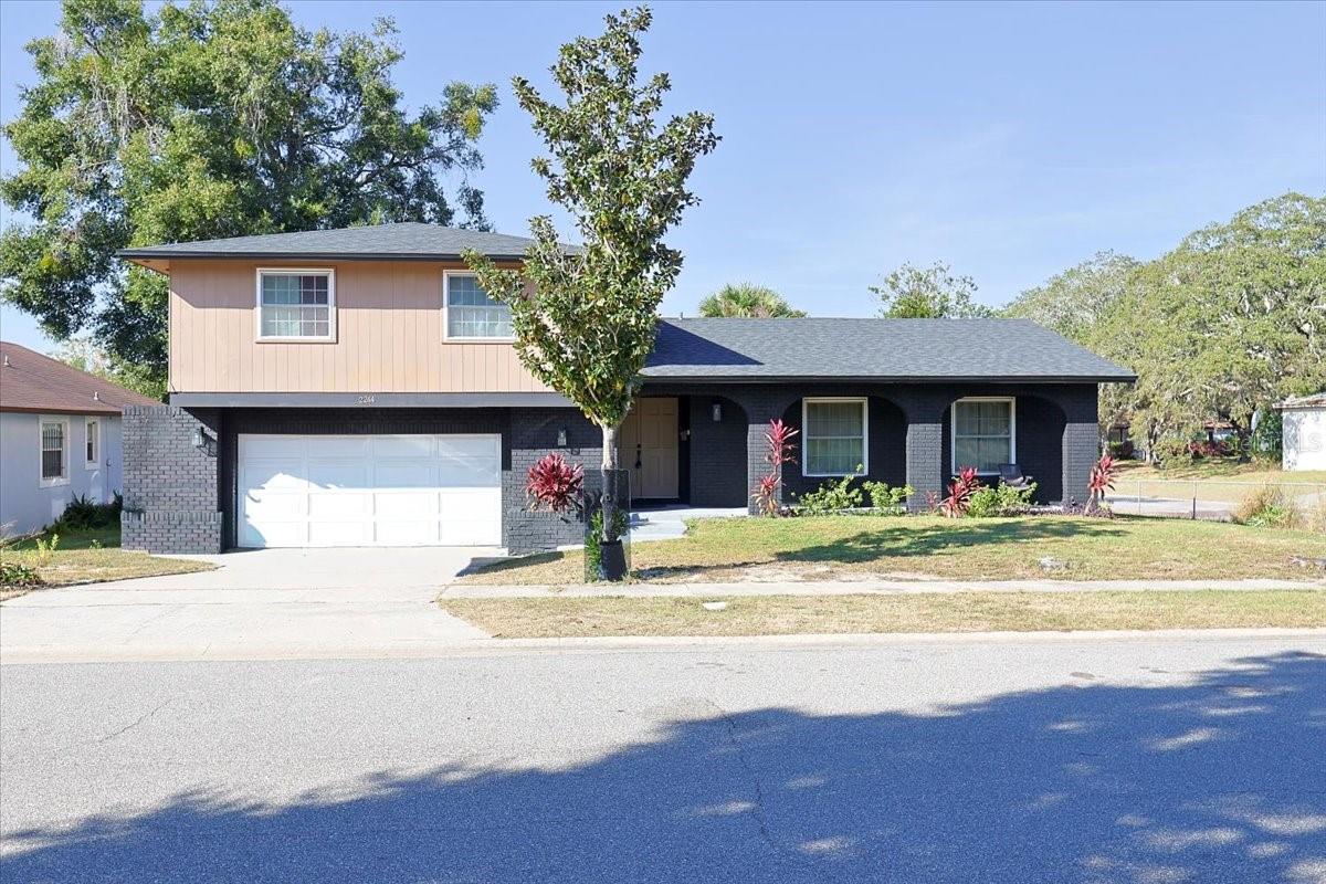 2244 MENOMONEE CT