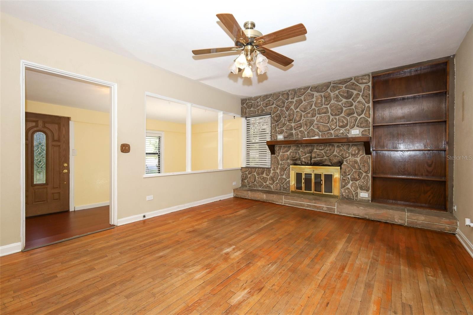 921 Eldridge St Property Photo 3