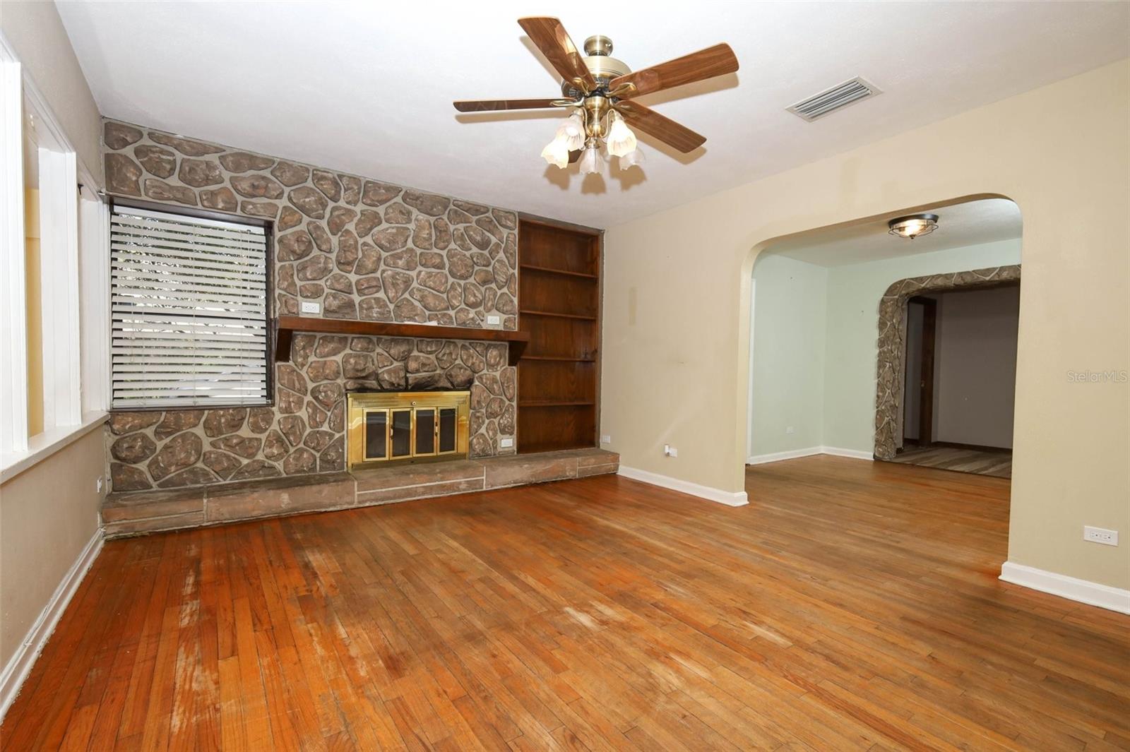 921 Eldridge St Property Photo 5
